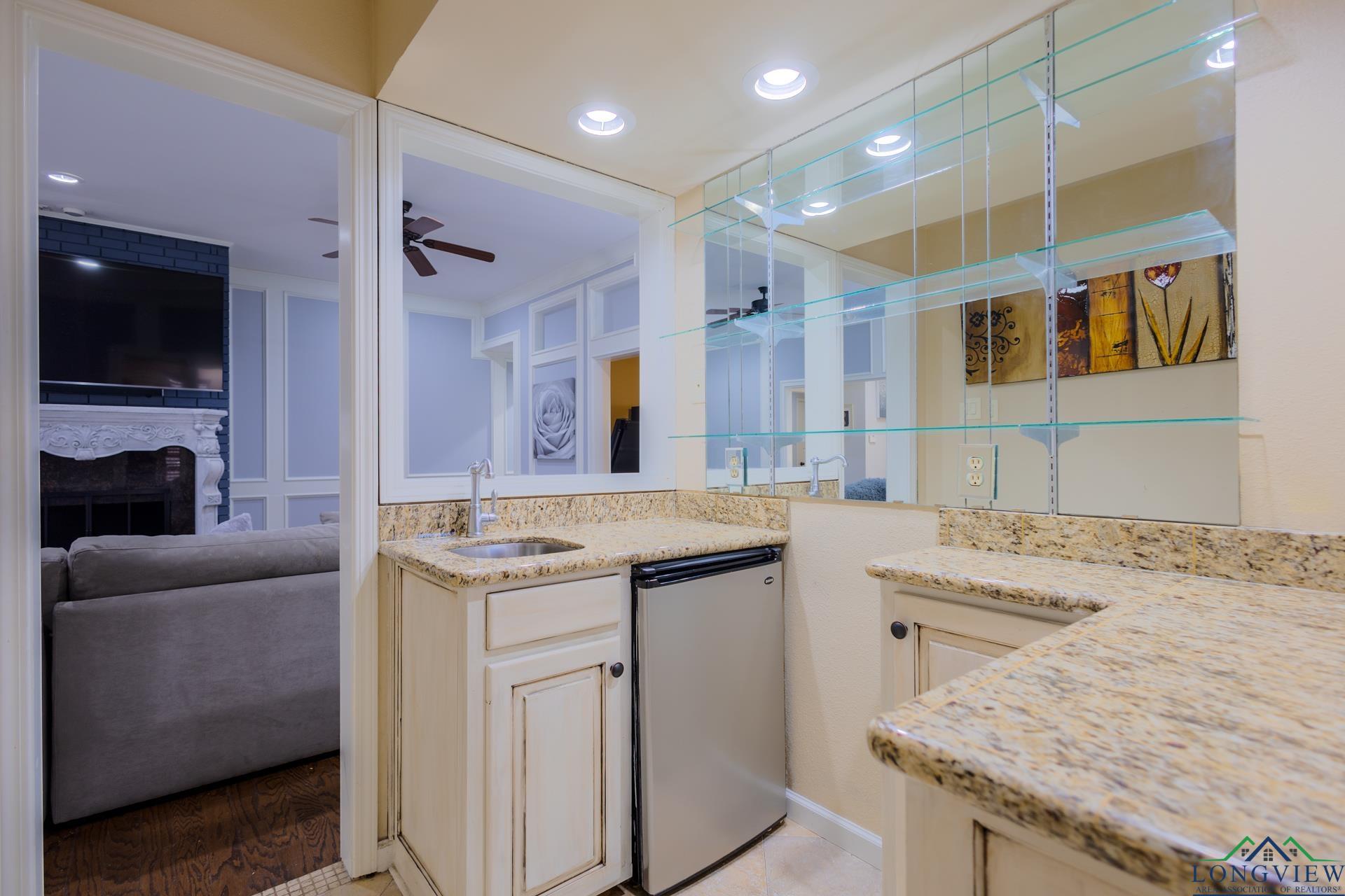 1312 Enchanted Ln, Longview, Texas image 12