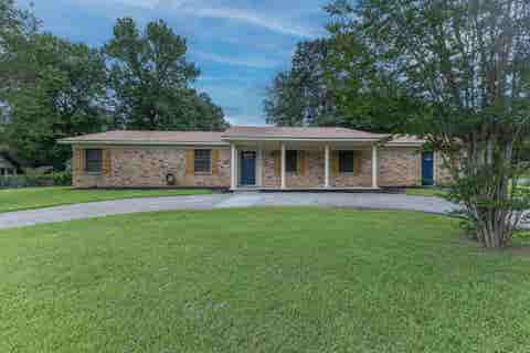 Homes For Sale - 400 Dellbrook Dr<br/> Longview, TX 75604