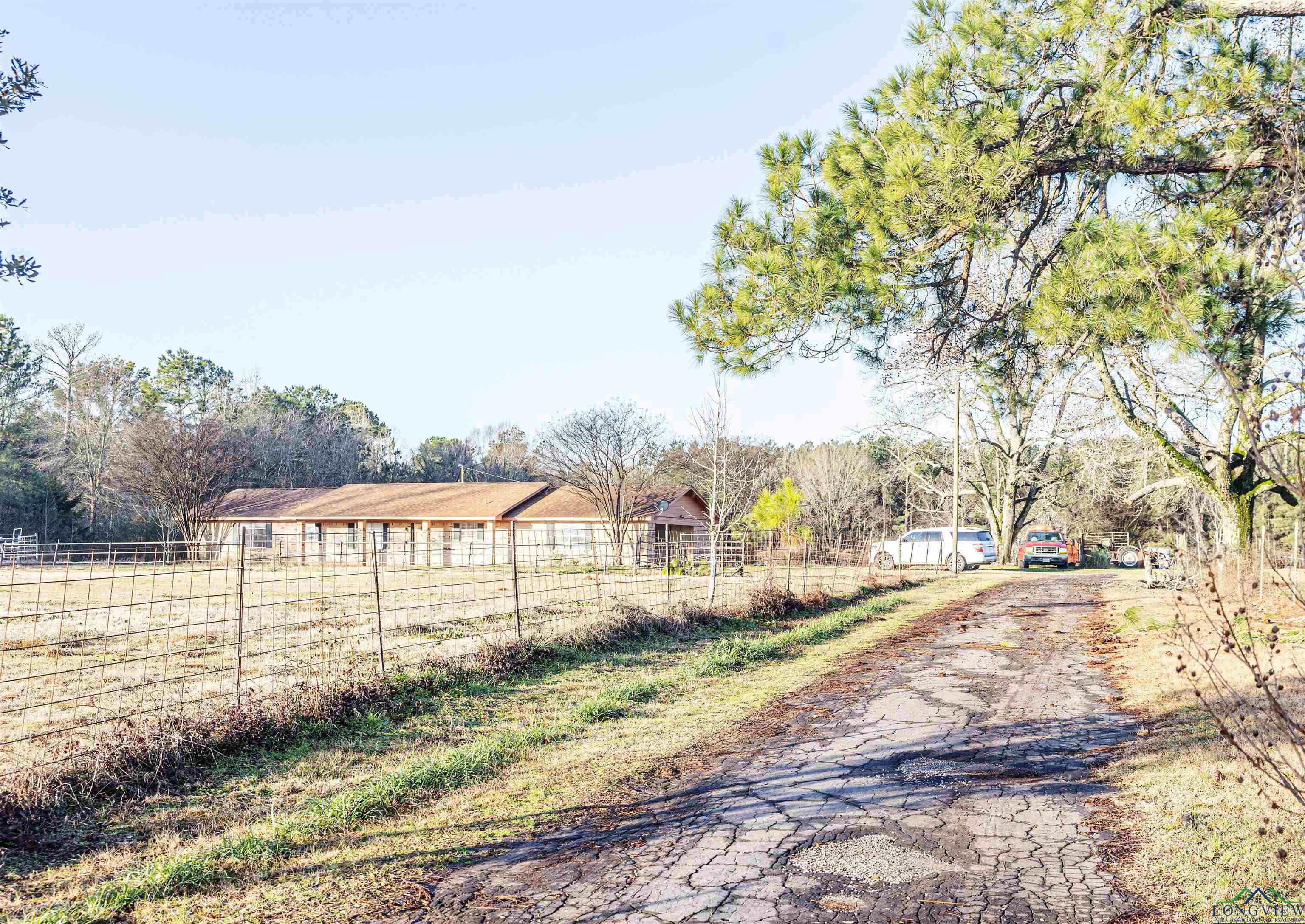 599 Cr 4206, Daingerfield, Texas image 32