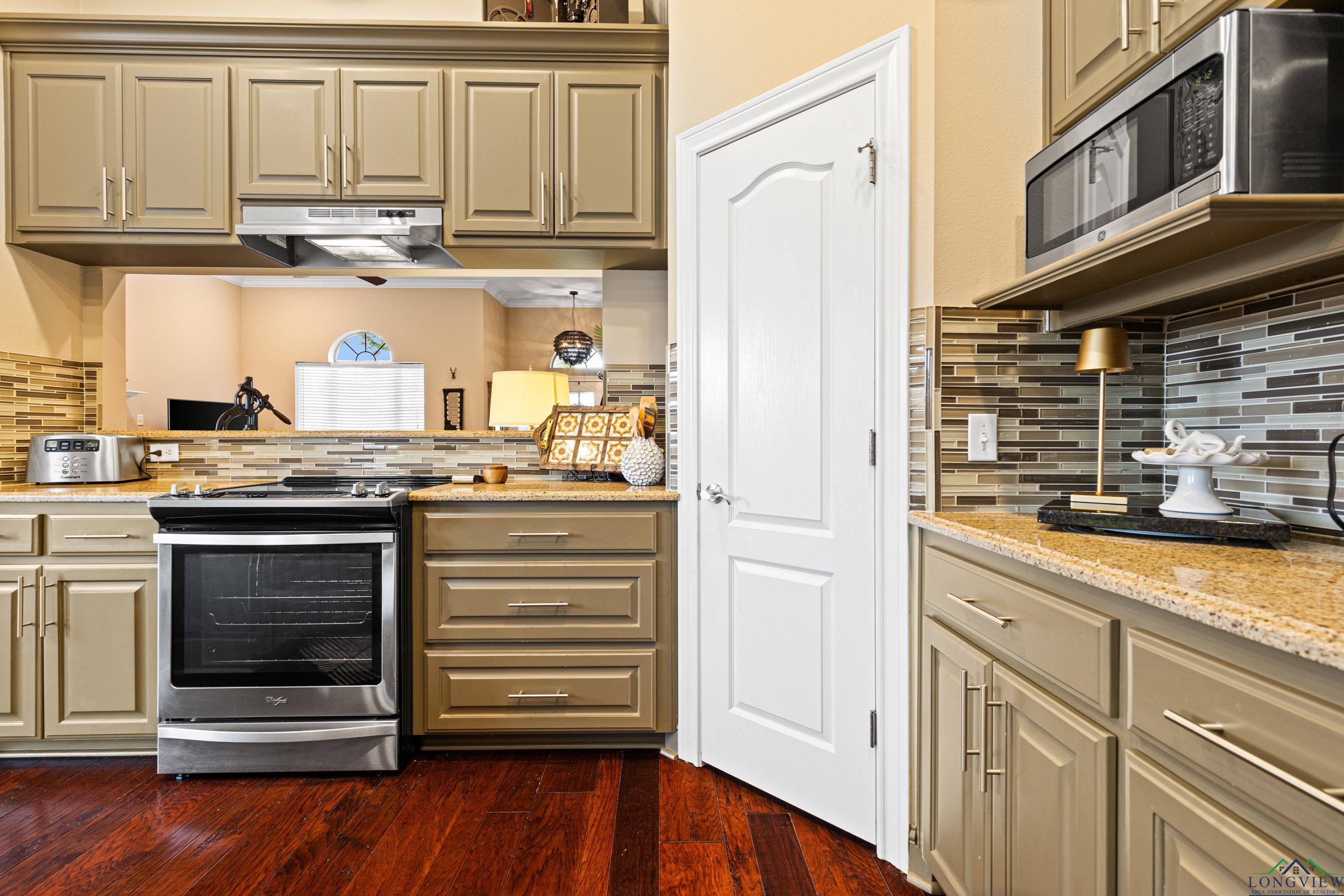 906 Windemere Cir, Longview, Texas image 14
