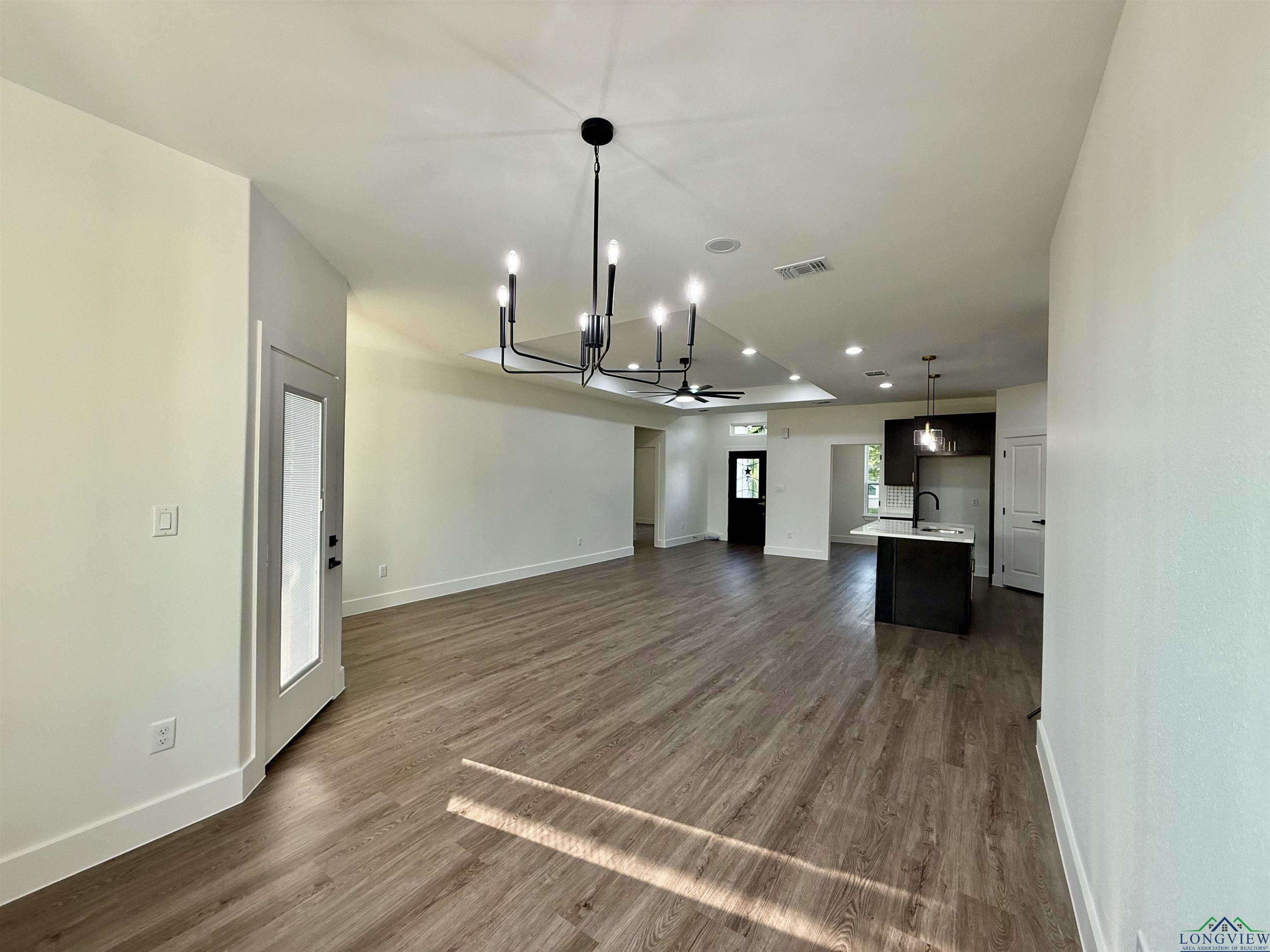 208 W Houston St, Daingerfield, Texas image 16