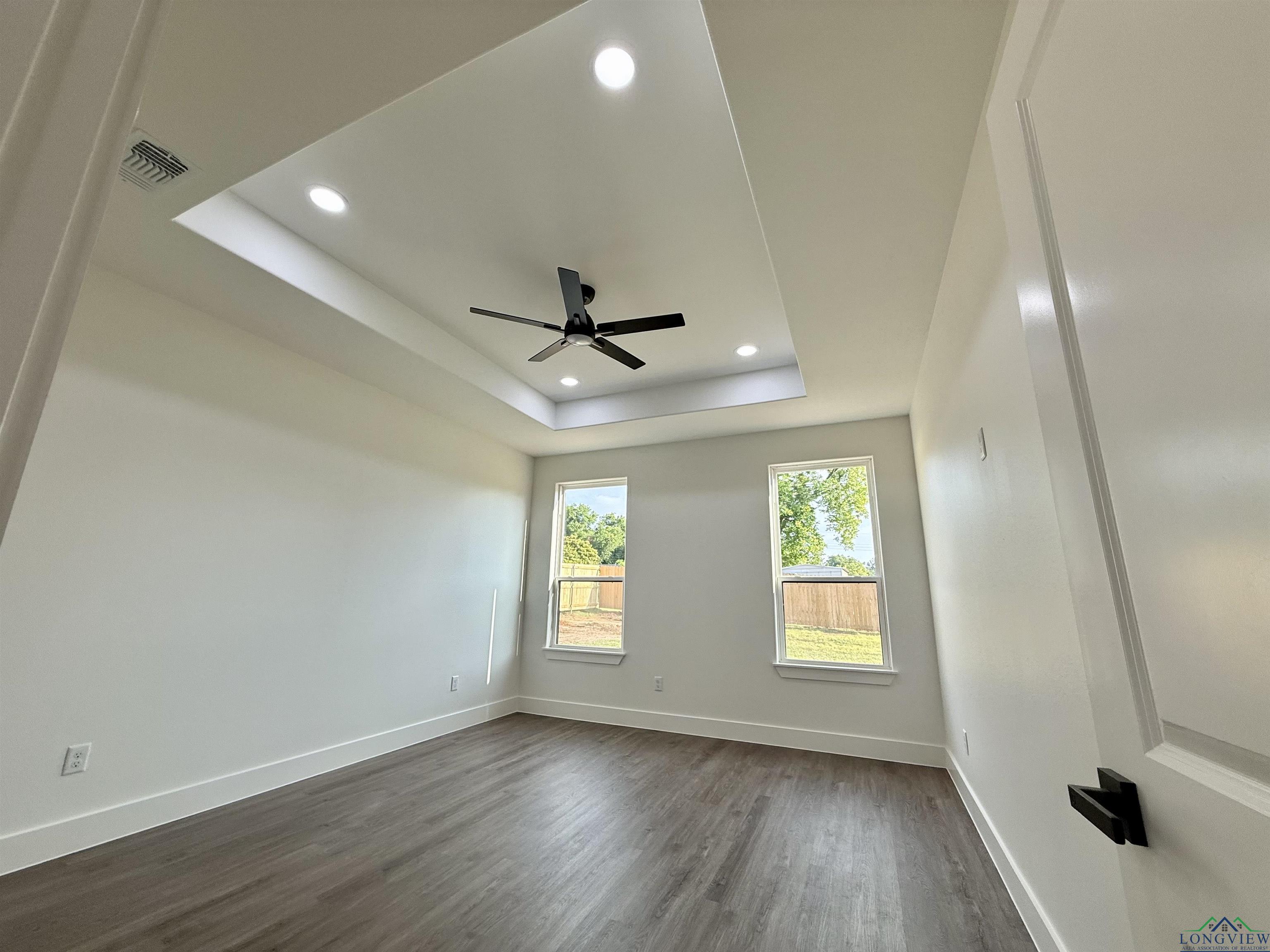 208 W Houston St, Daingerfield, Texas image 12
