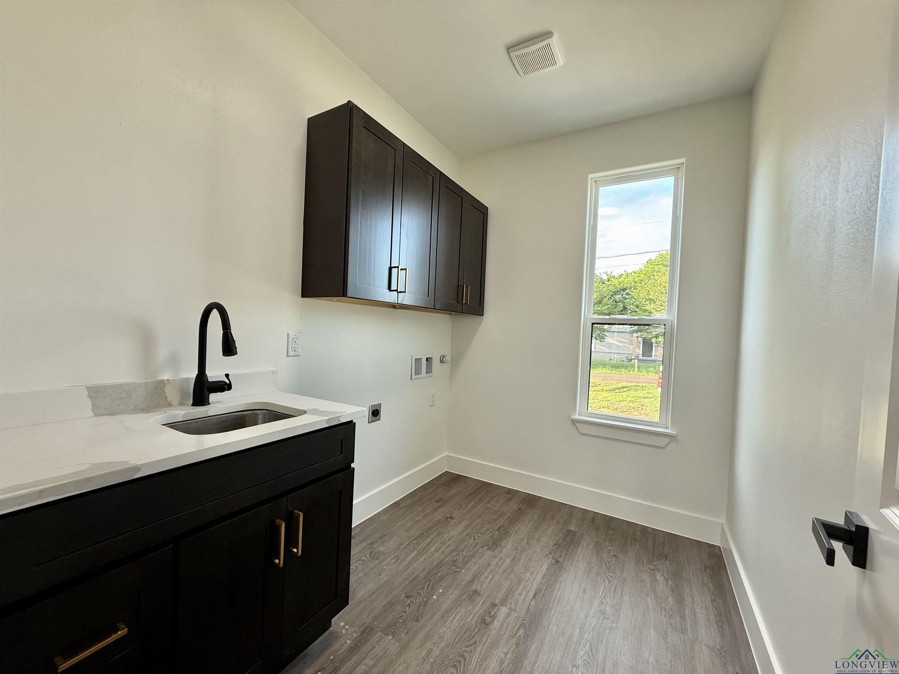 208 W Houston St, Daingerfield, Texas image 10