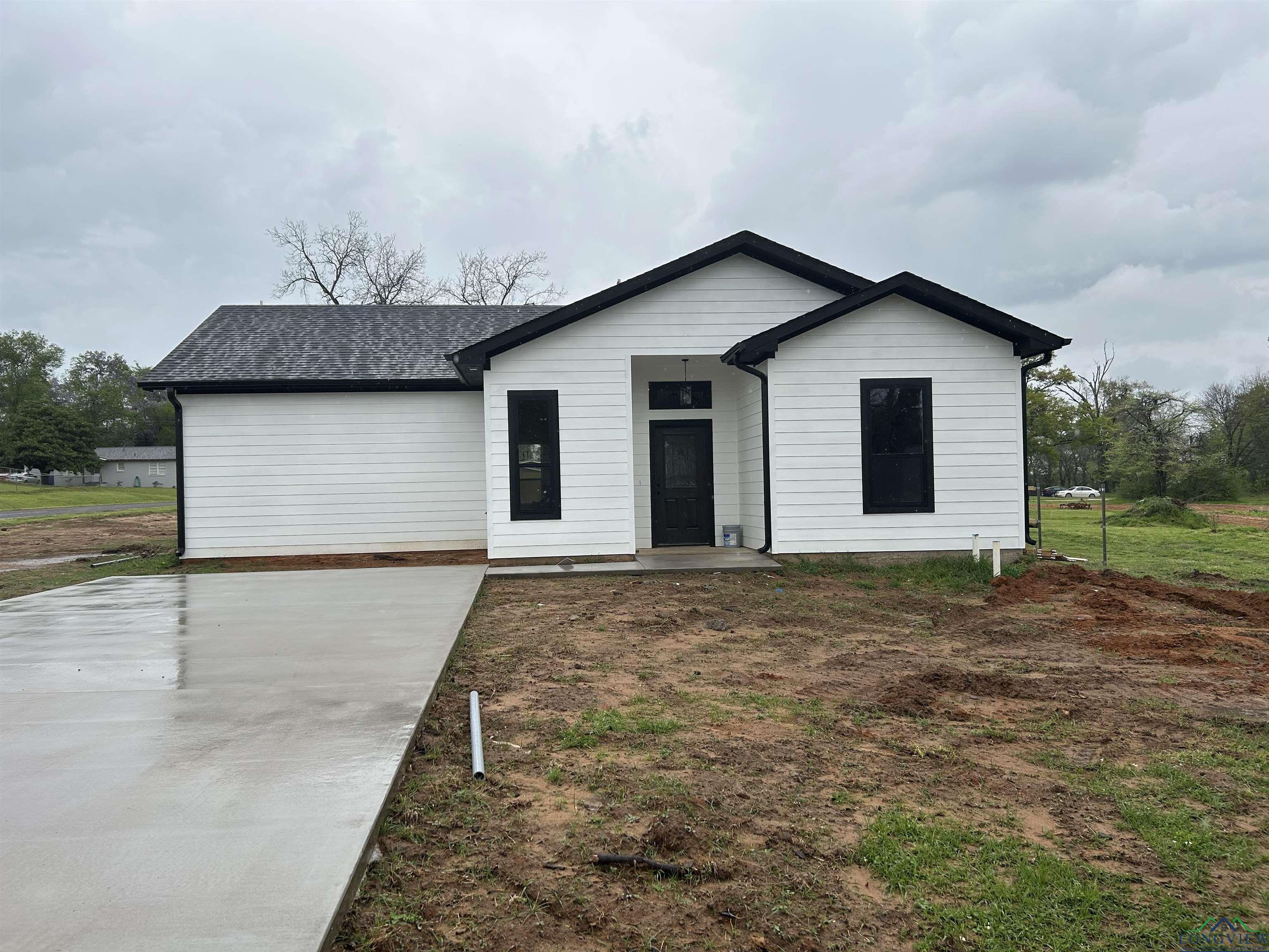 208 W Houston St, Daingerfield, Texas image 1