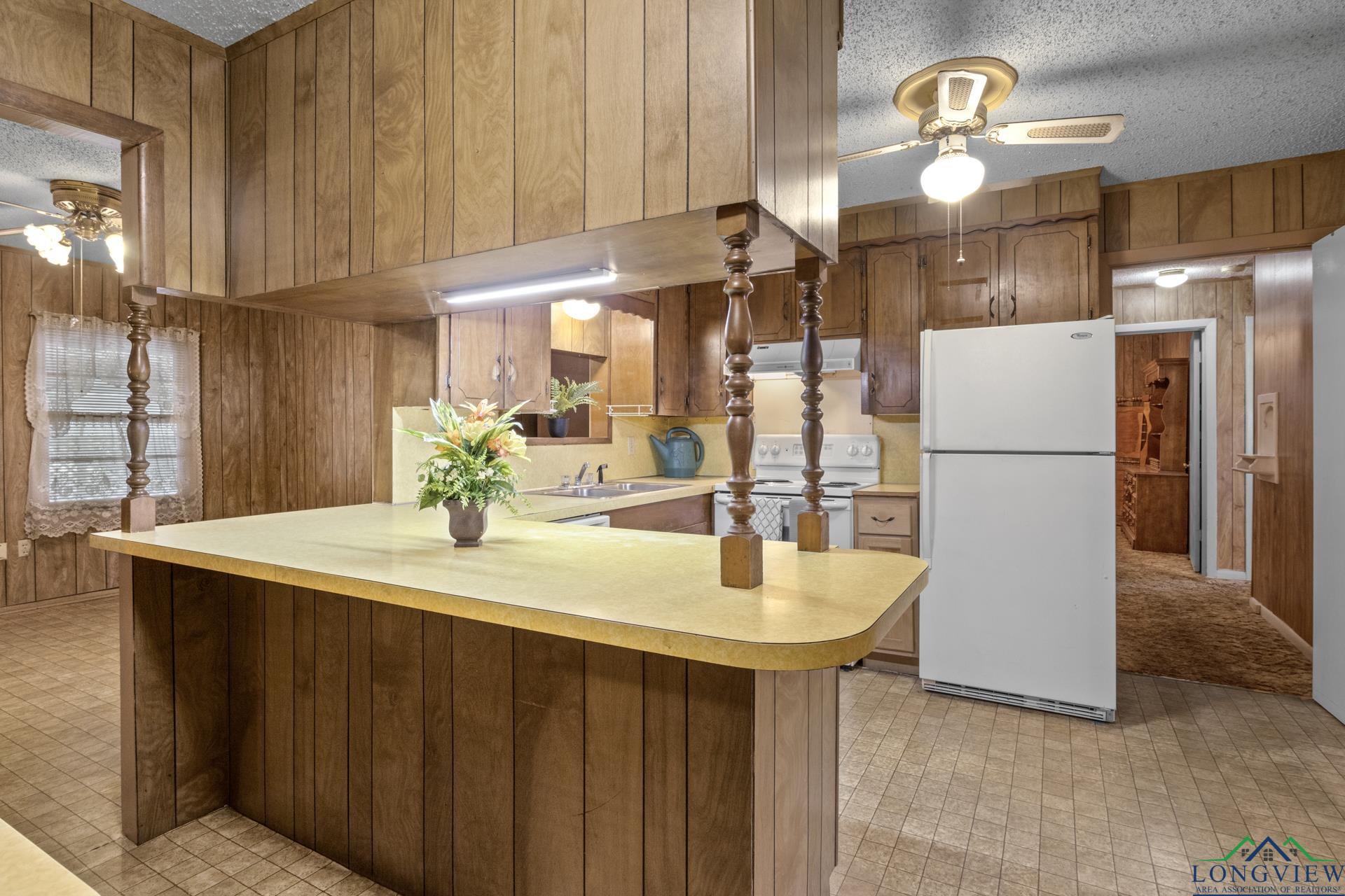 609 E Main St, Omaha, Texas image 11