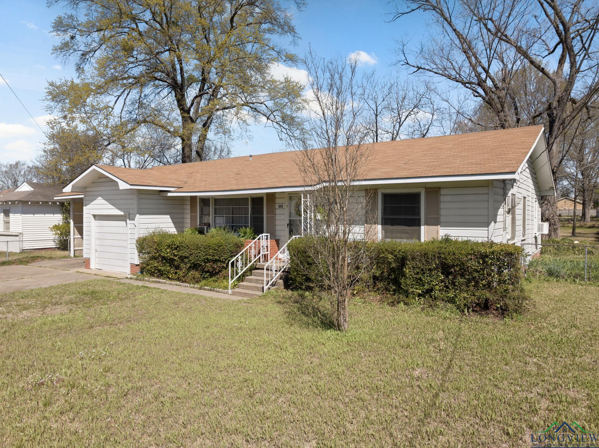 609 E Main St, Omaha, Texas image 3