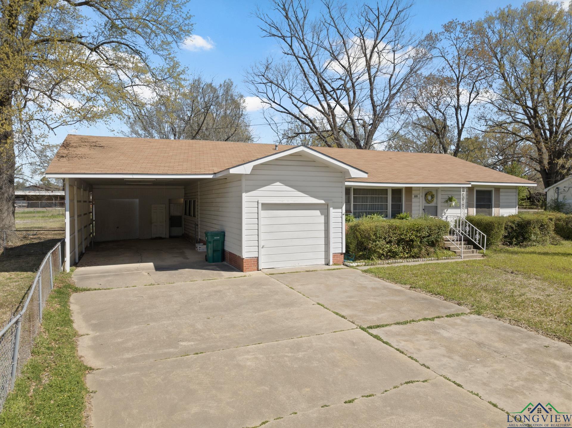 609 E Main St, Omaha, Texas image 2