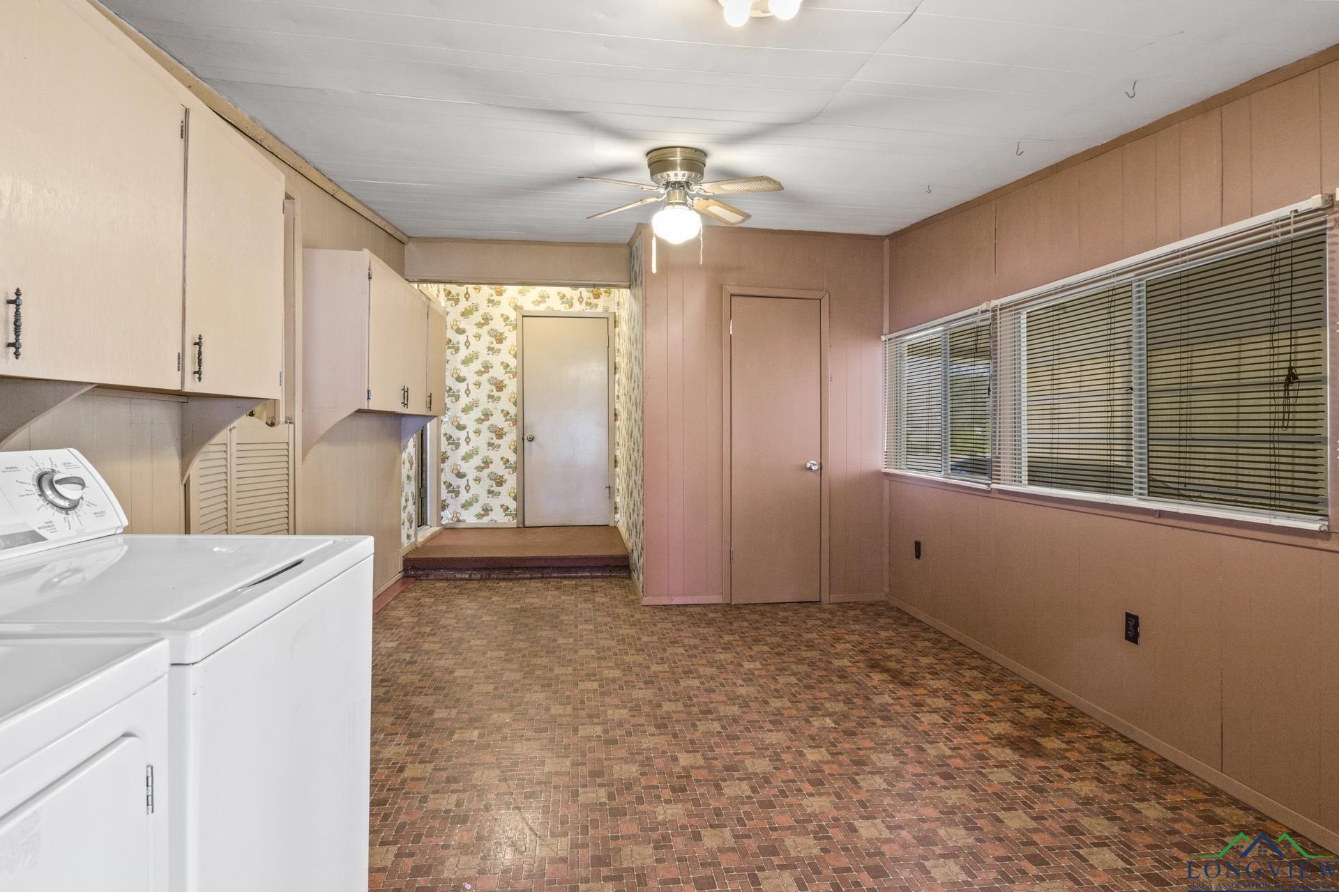 609 E Main St, Omaha, Texas image 27
