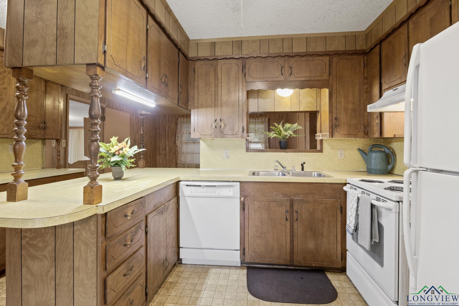 609 E Main St, Omaha, Texas image 7