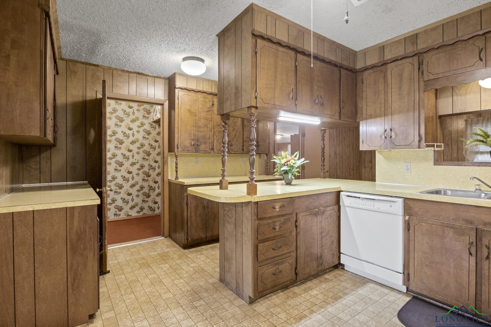 609 E Main St, Omaha, Texas image 8