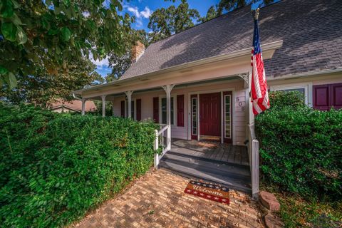 A home in White Oak