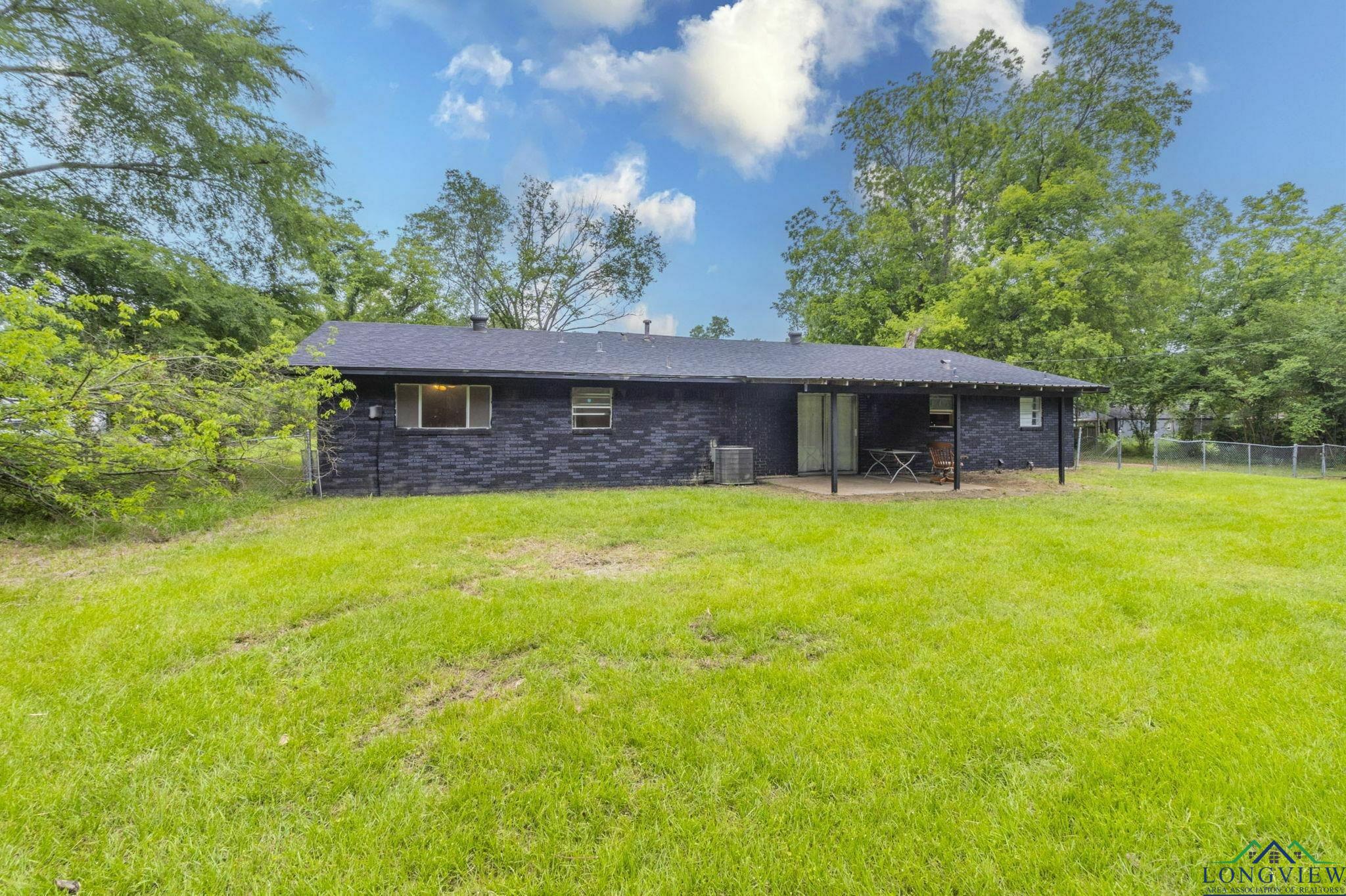 2820 W Upshur Avenue, Gladewater, Texas image 24