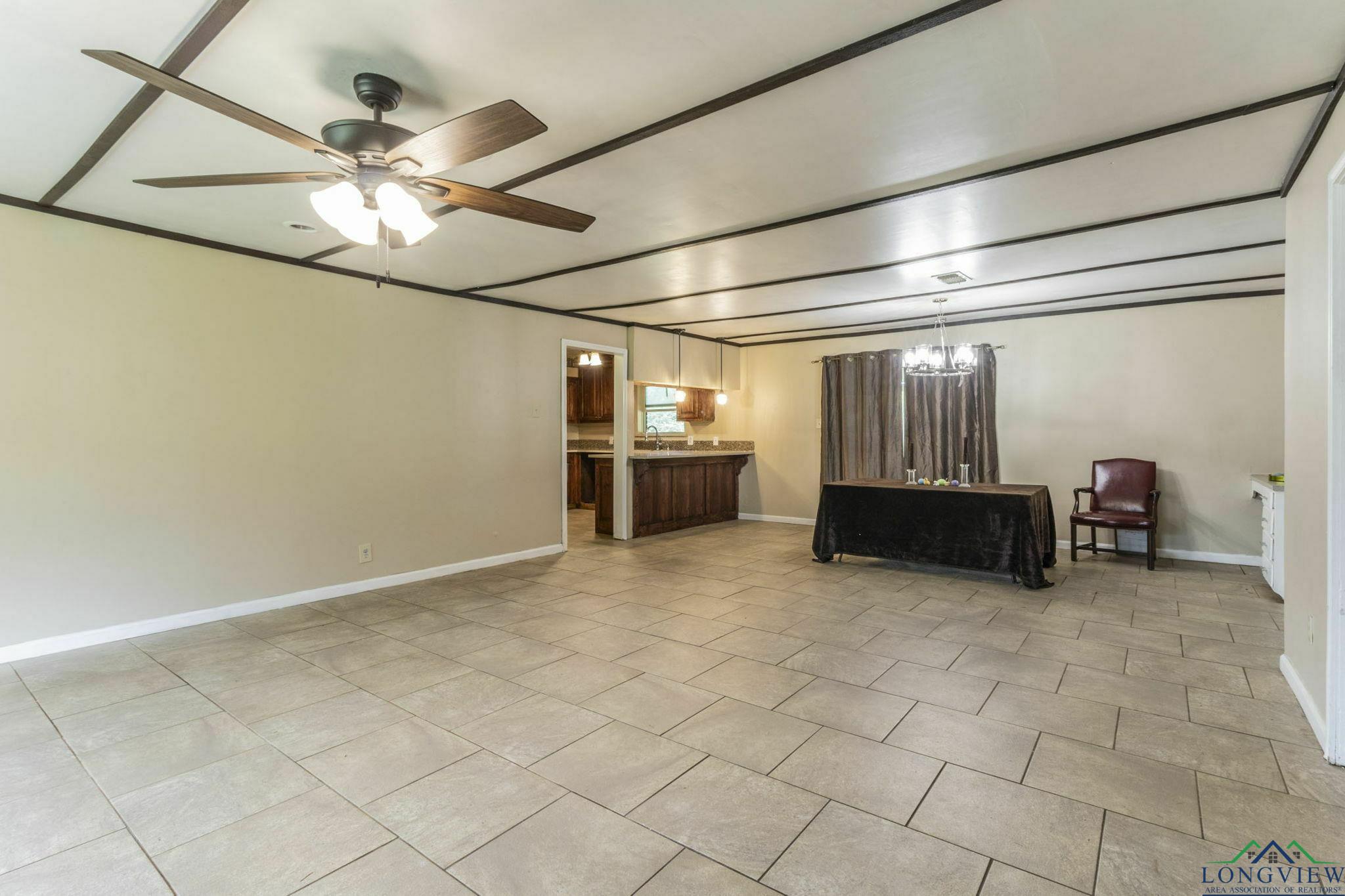 2820 W Upshur Avenue, Gladewater, Texas image 7