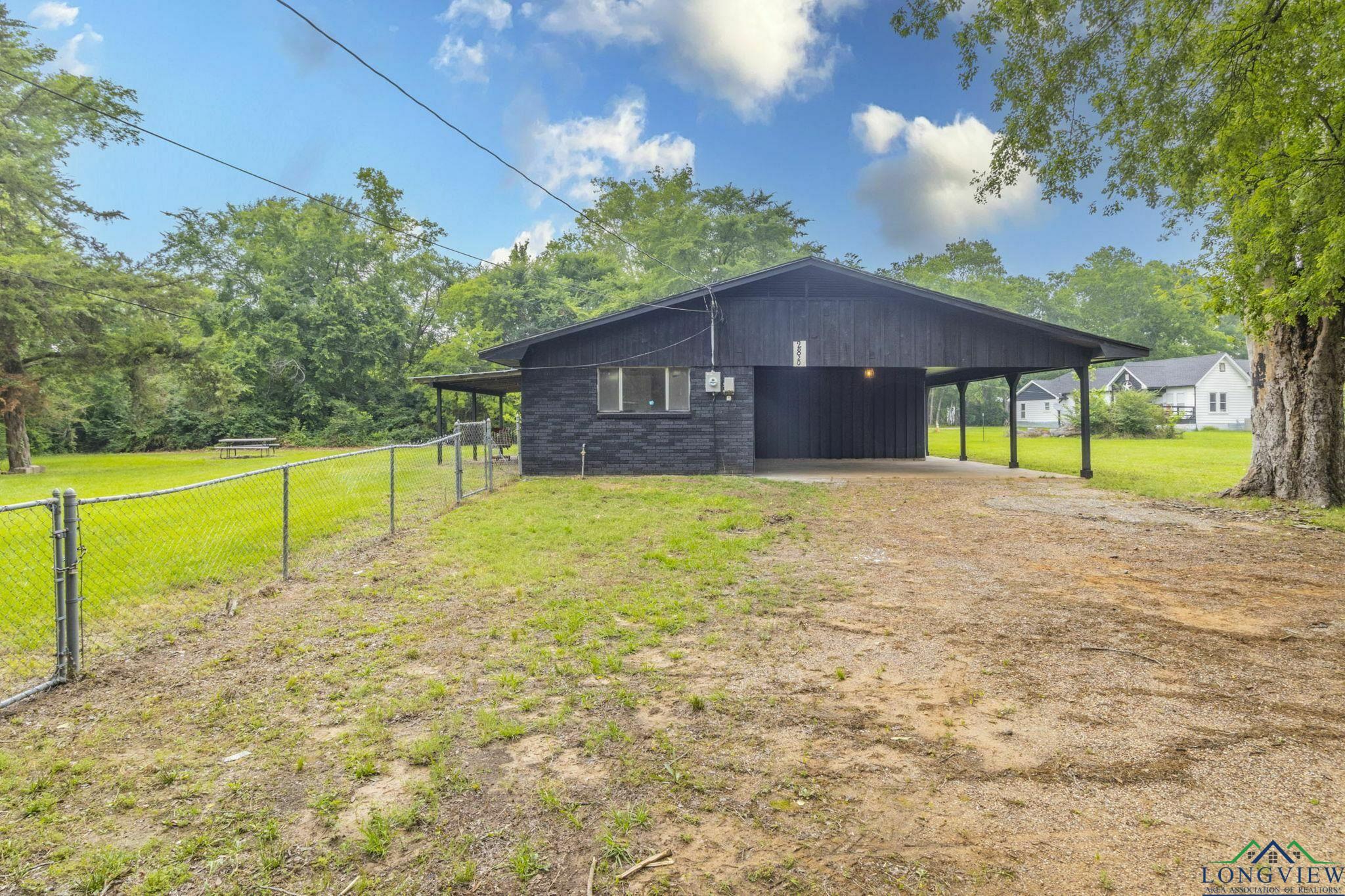 2820 W Upshur Avenue, Gladewater, Texas image 26