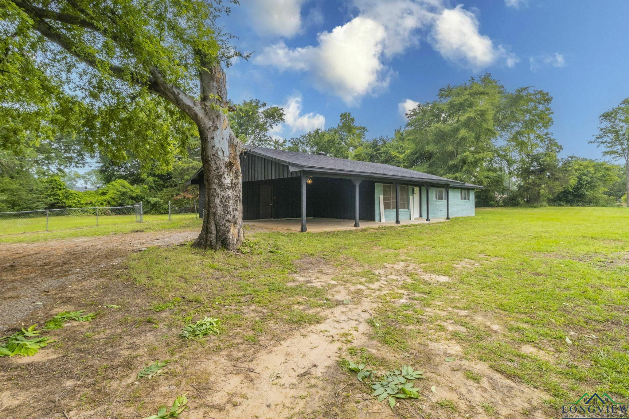 2820 W Upshur Avenue, Gladewater, Texas image 23