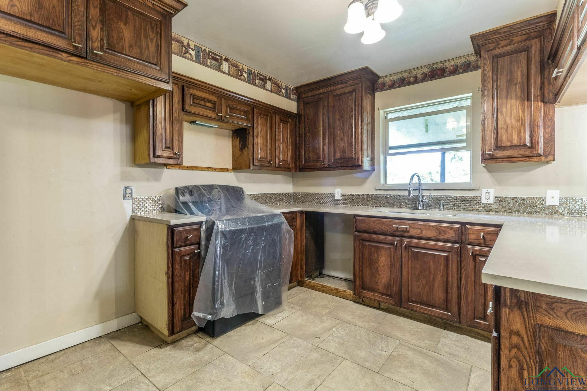 2820 W Upshur Avenue, Gladewater, Texas image 21