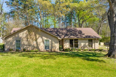 Homes For Sale - 2002 E Warwick Circle<br/> Gregg County, Longview, TX 75601