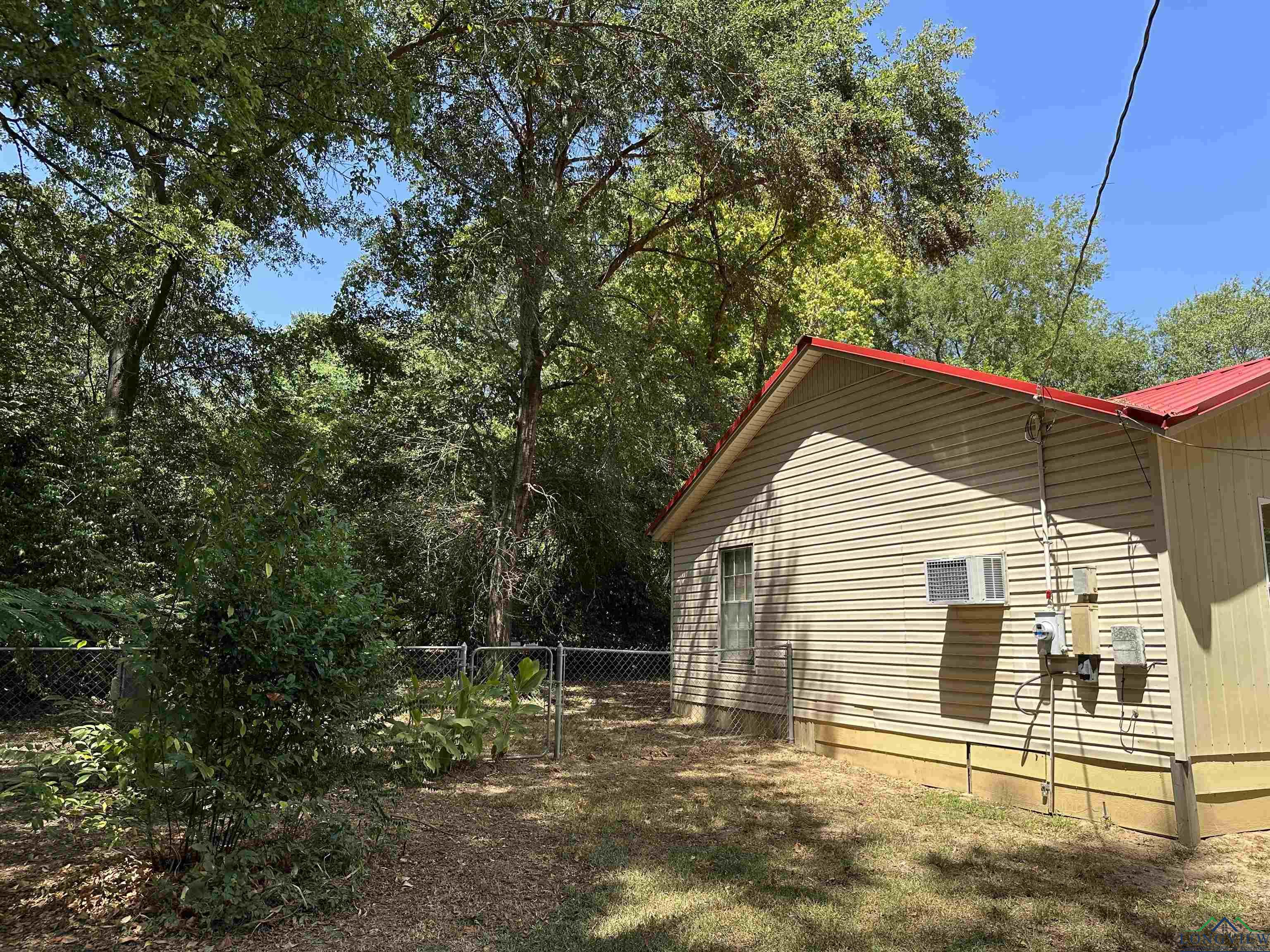 1005 Pine St, Daingerfield, Texas image 4