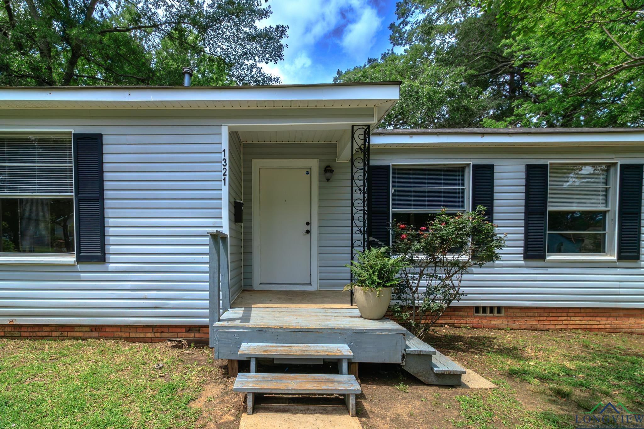 1321 Lake Drive, Longview, Texas image 2