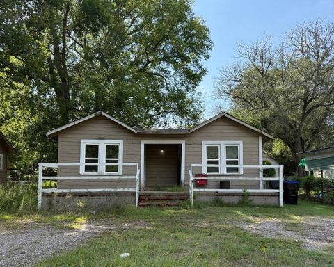 Multifamily For Sale - 623 625 627 Harrell St<br/> Gregg County, Longview, TX 75601