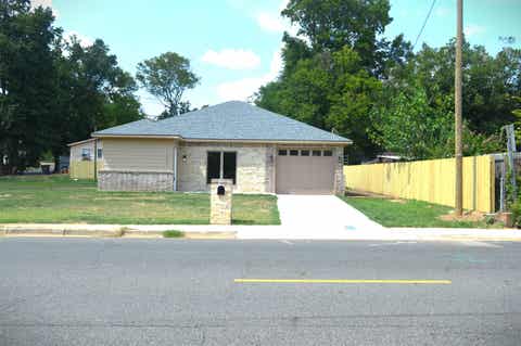 Homes For Sale - 2205 University Ave<br/> Marshall, TX 75670