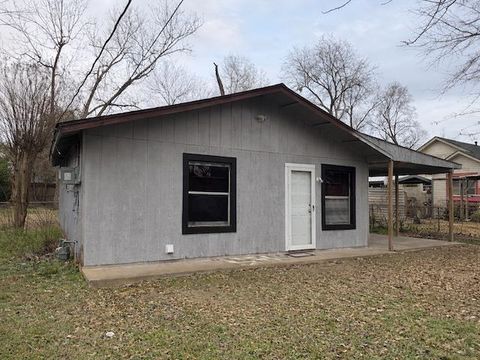 Homes For Sale - 109 Shawnee St<br/> Rusk County, Henderson, TX 75654