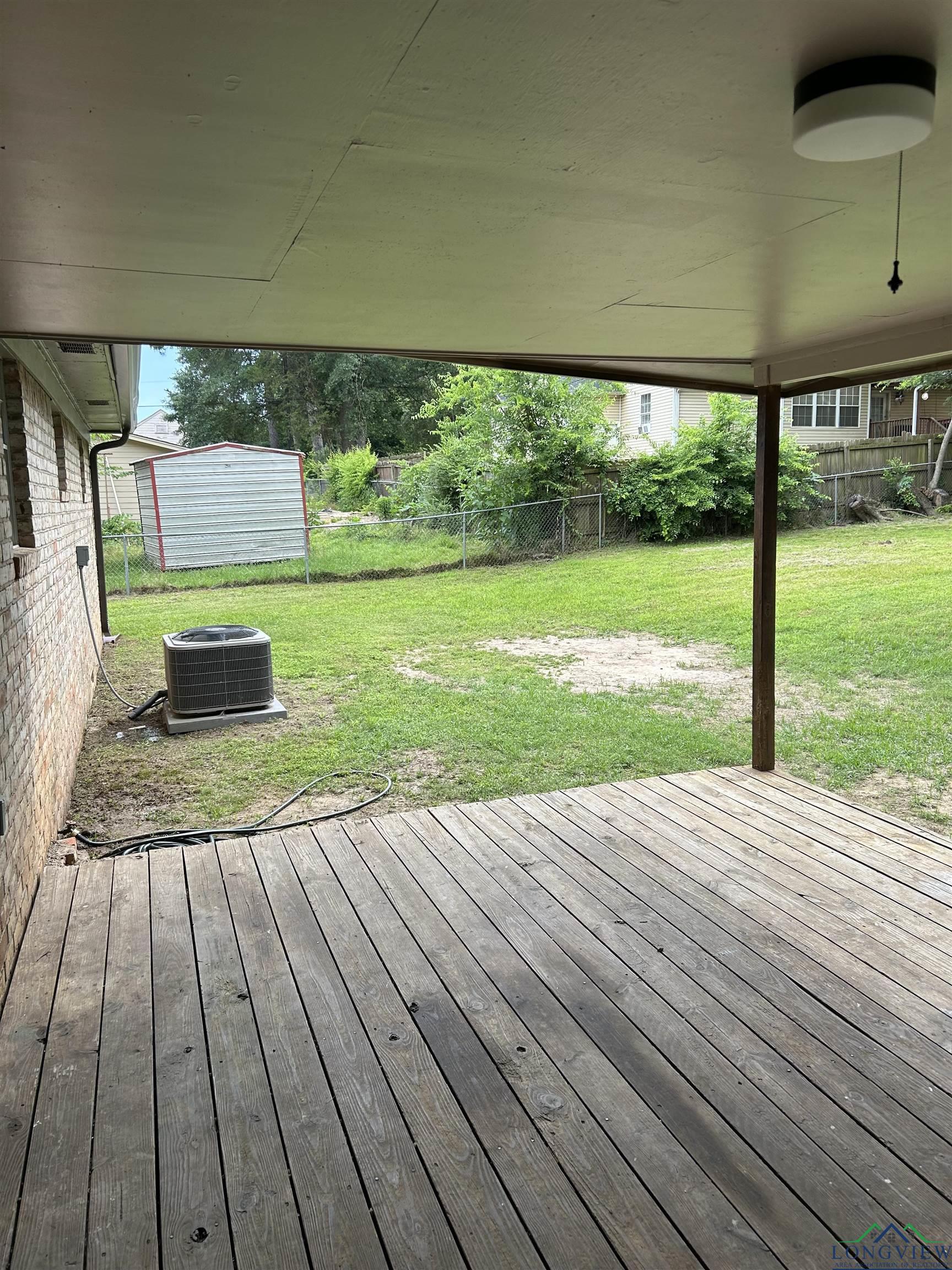 218 Lockhart St, Pittsburg, Texas image 17