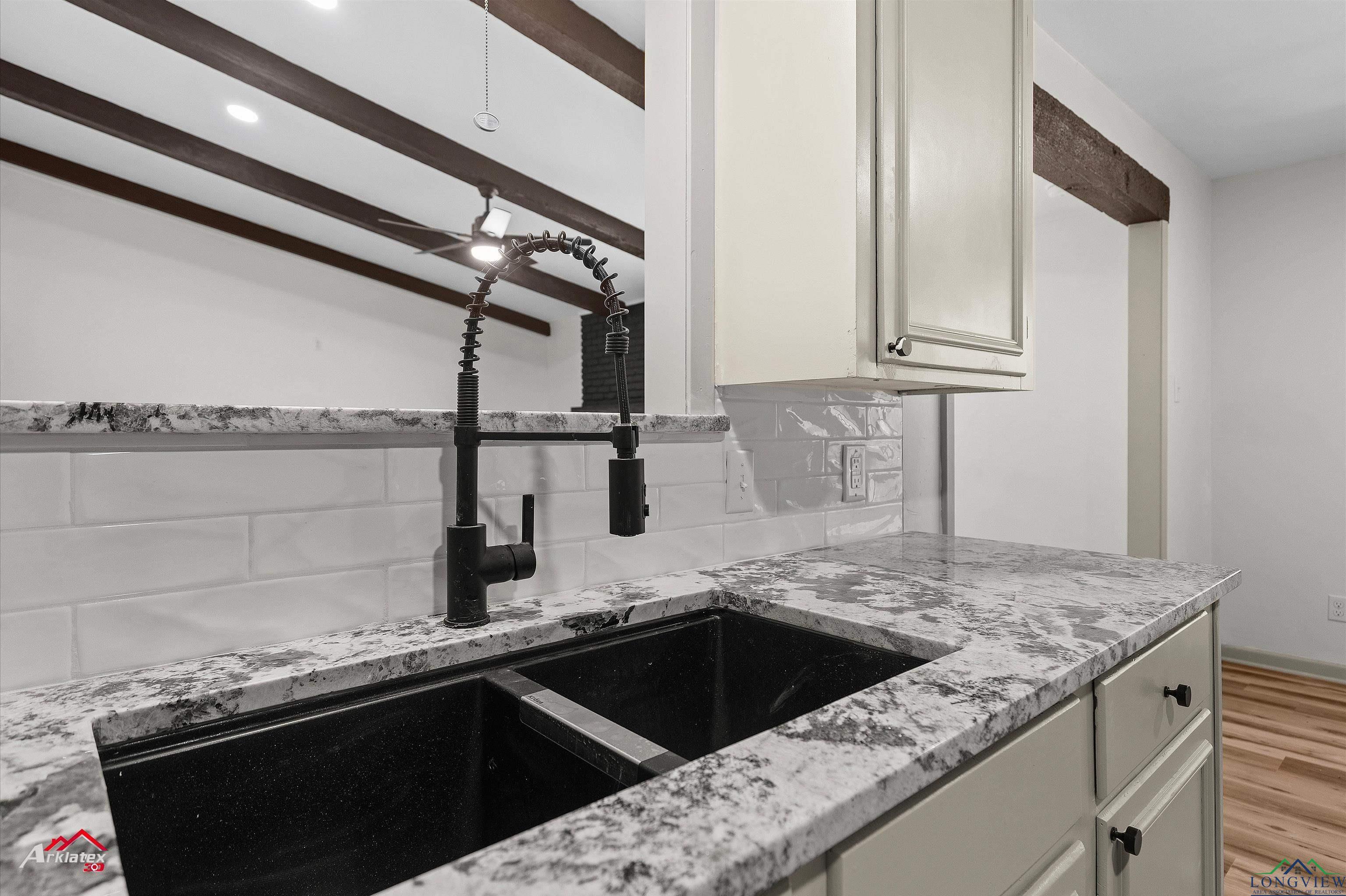 1001 Akin Dr, Longview, Texas image 12