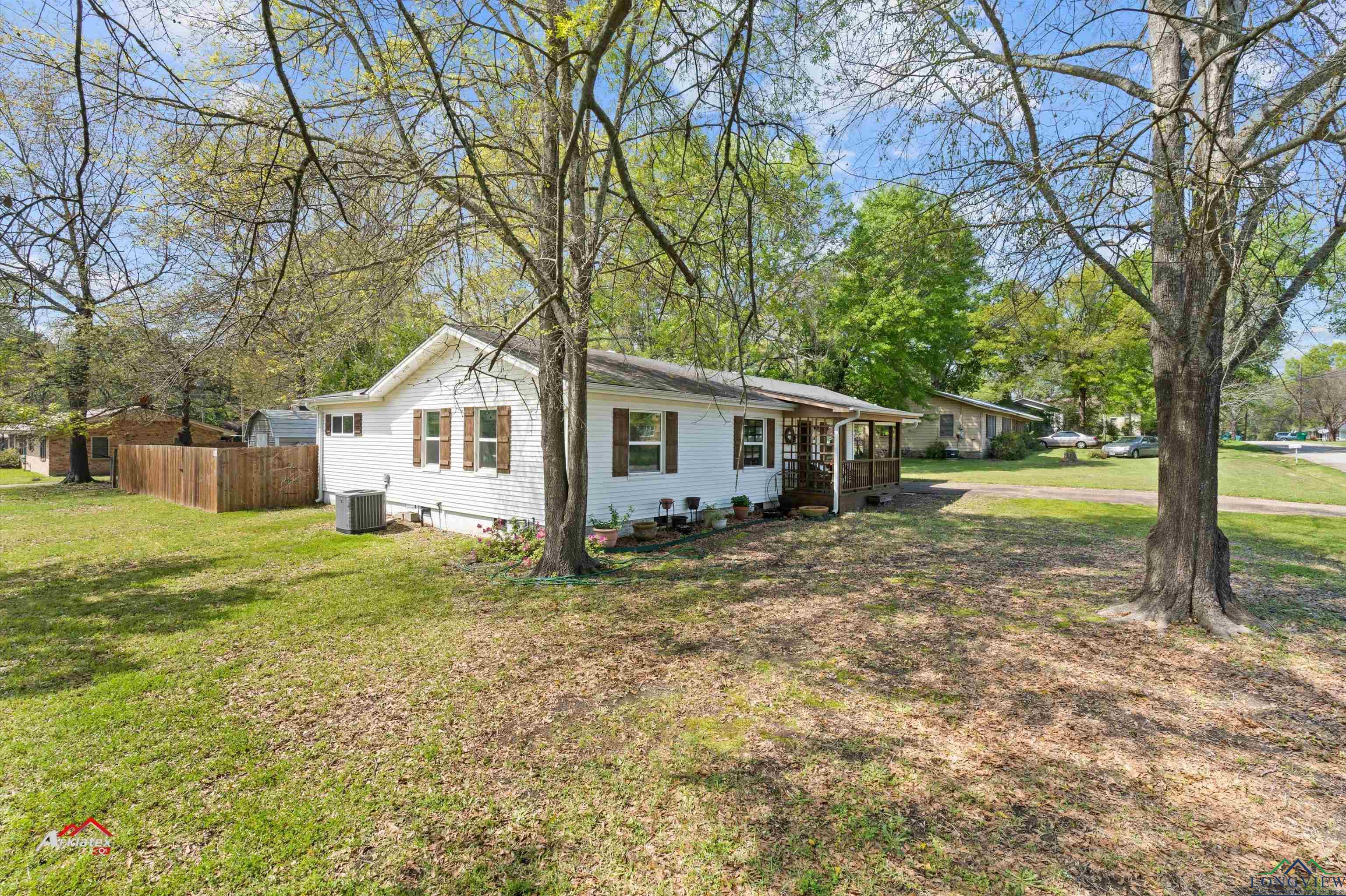 218 Bounds St, Carthage, Texas image 2