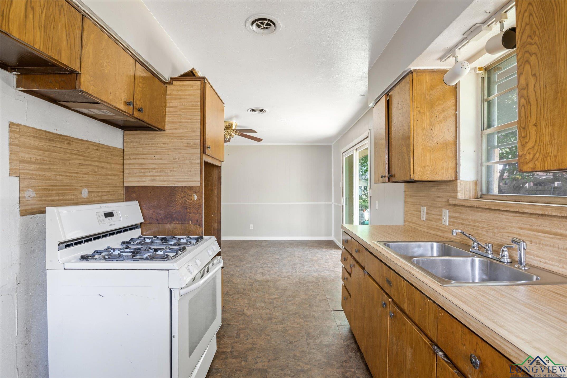212 Cedar St, Cedar Hill, Texas image 5