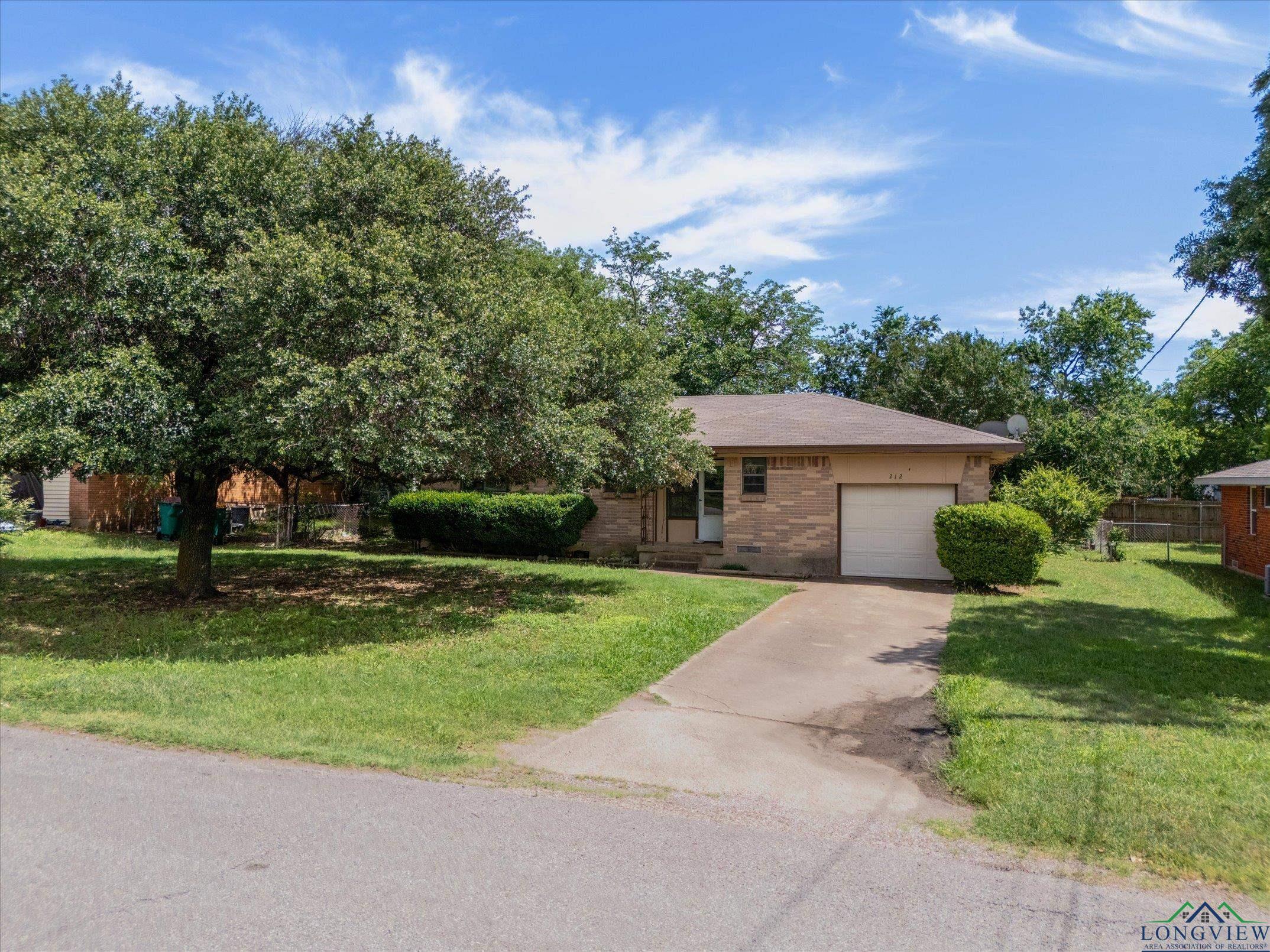 212 Cedar St, Cedar Hill, Texas image 1