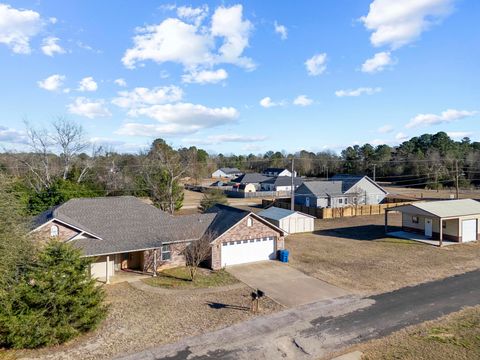 Homes For Sale - 160 Dwight Dr<br/> Wood County, Hawkins, TX 75765