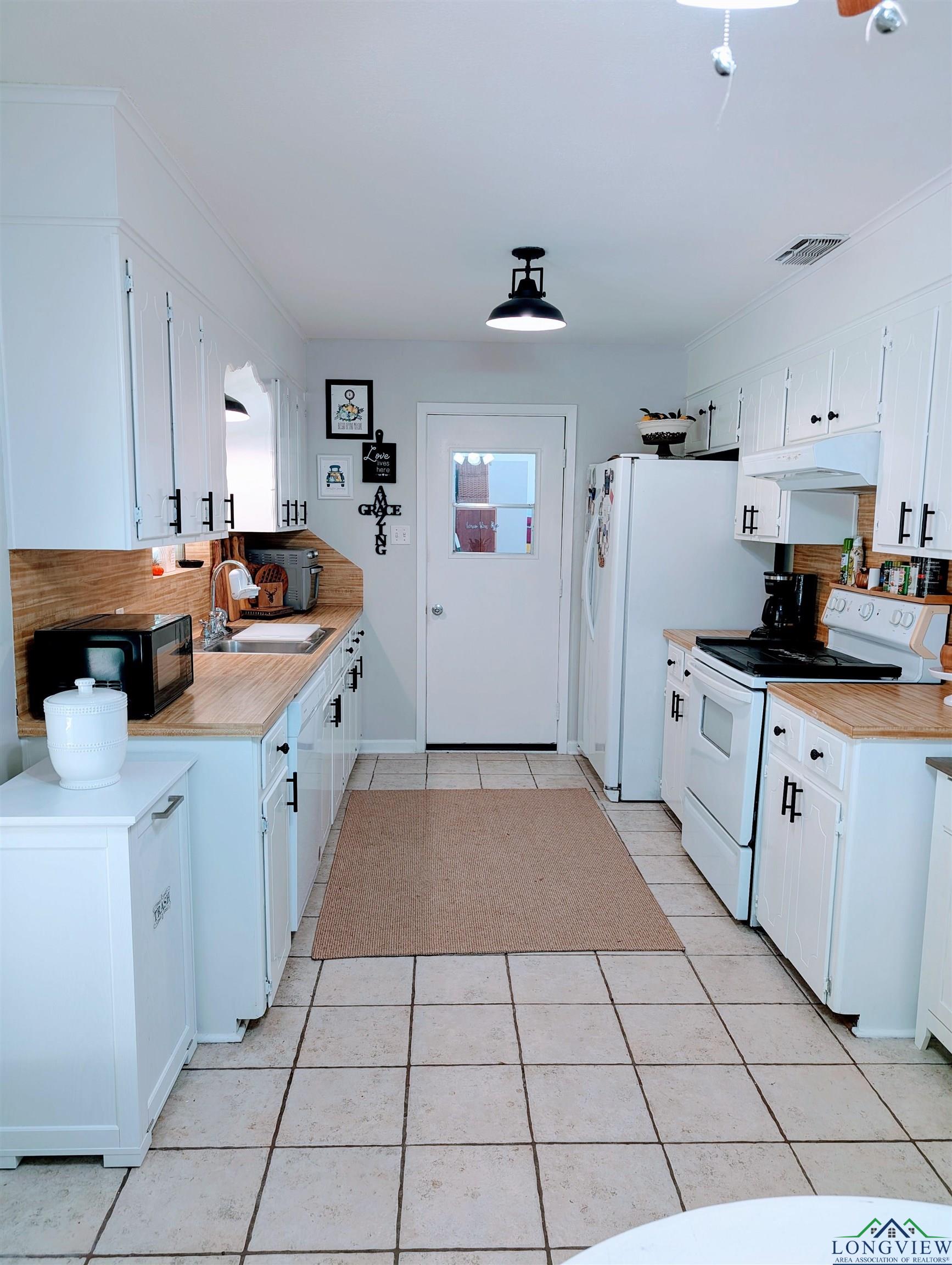 2767 Matt Dr, Longview, Texas image 3