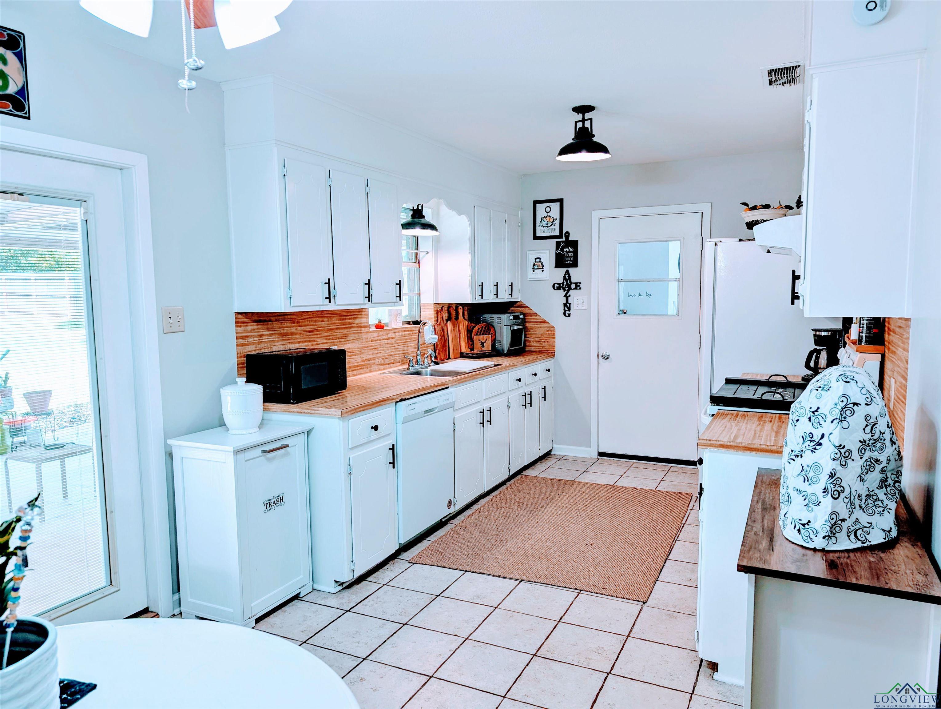 2767 Matt Dr, Longview, Texas image 2