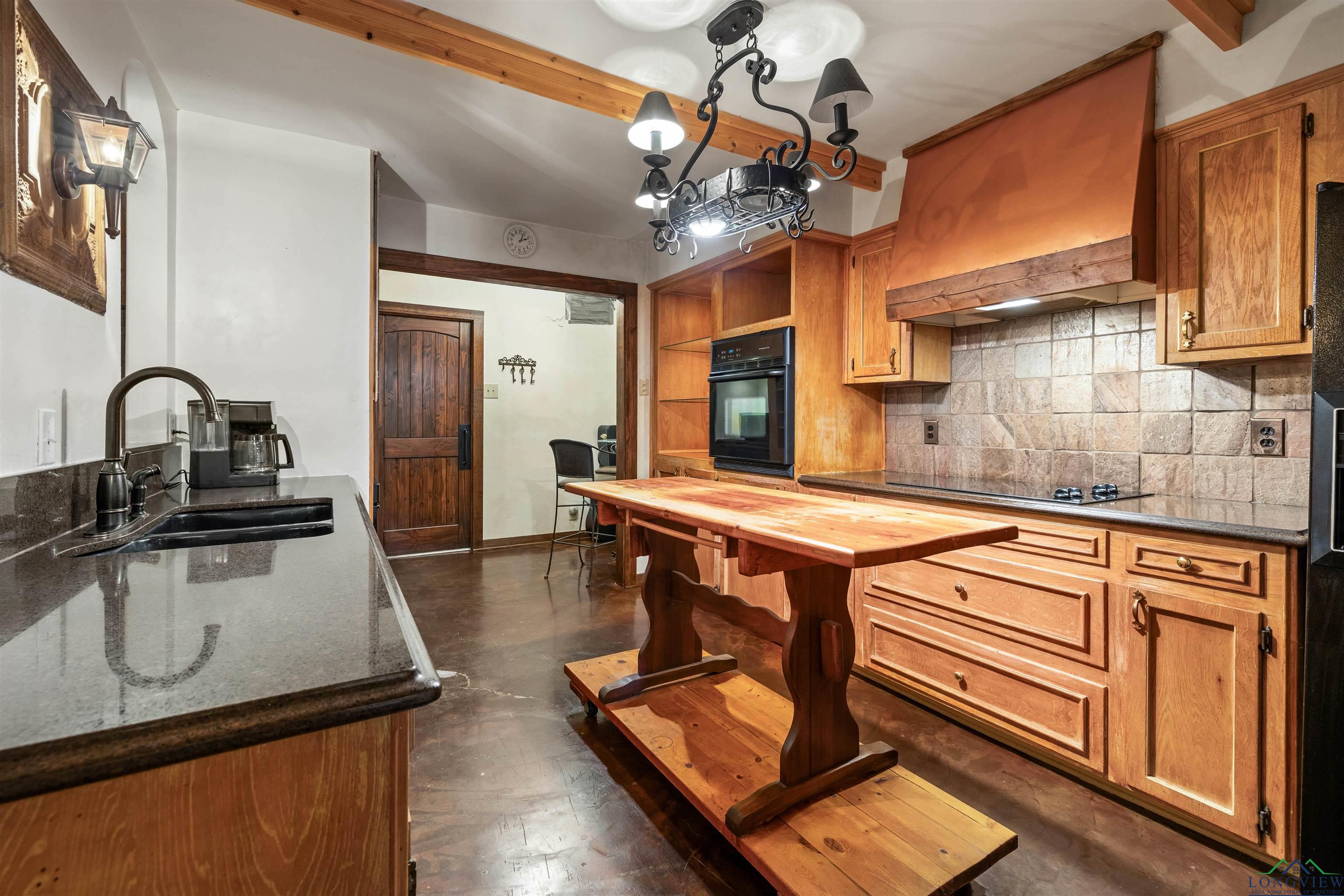 1011 Town Lake Dr, Longview, Texas image 3