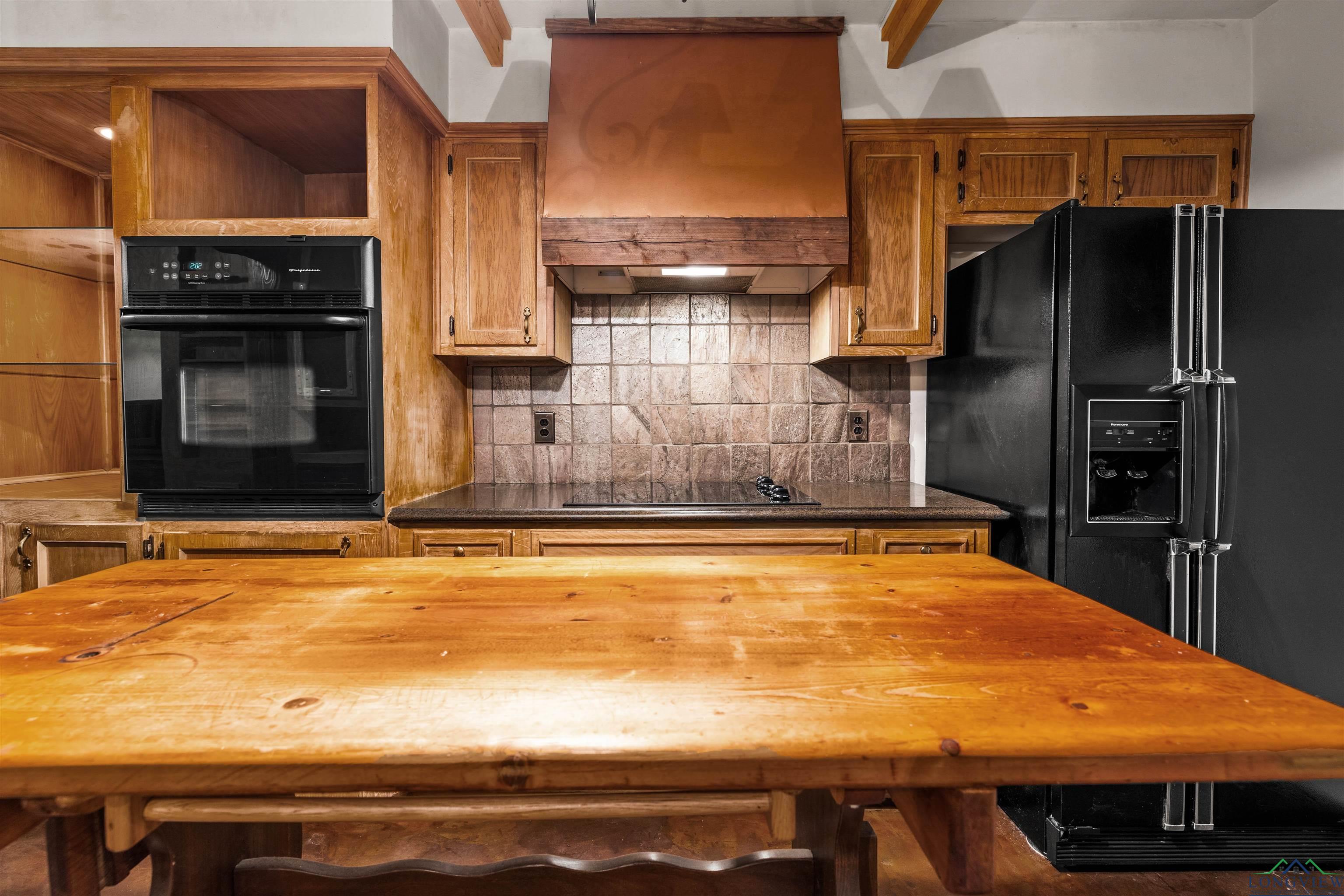 1011 Town Lake Dr, Longview, Texas image 2