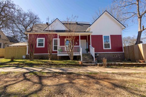 Homes For Sale - 906 E Houston St<br/> Harrison County, Marshall, TX 75670