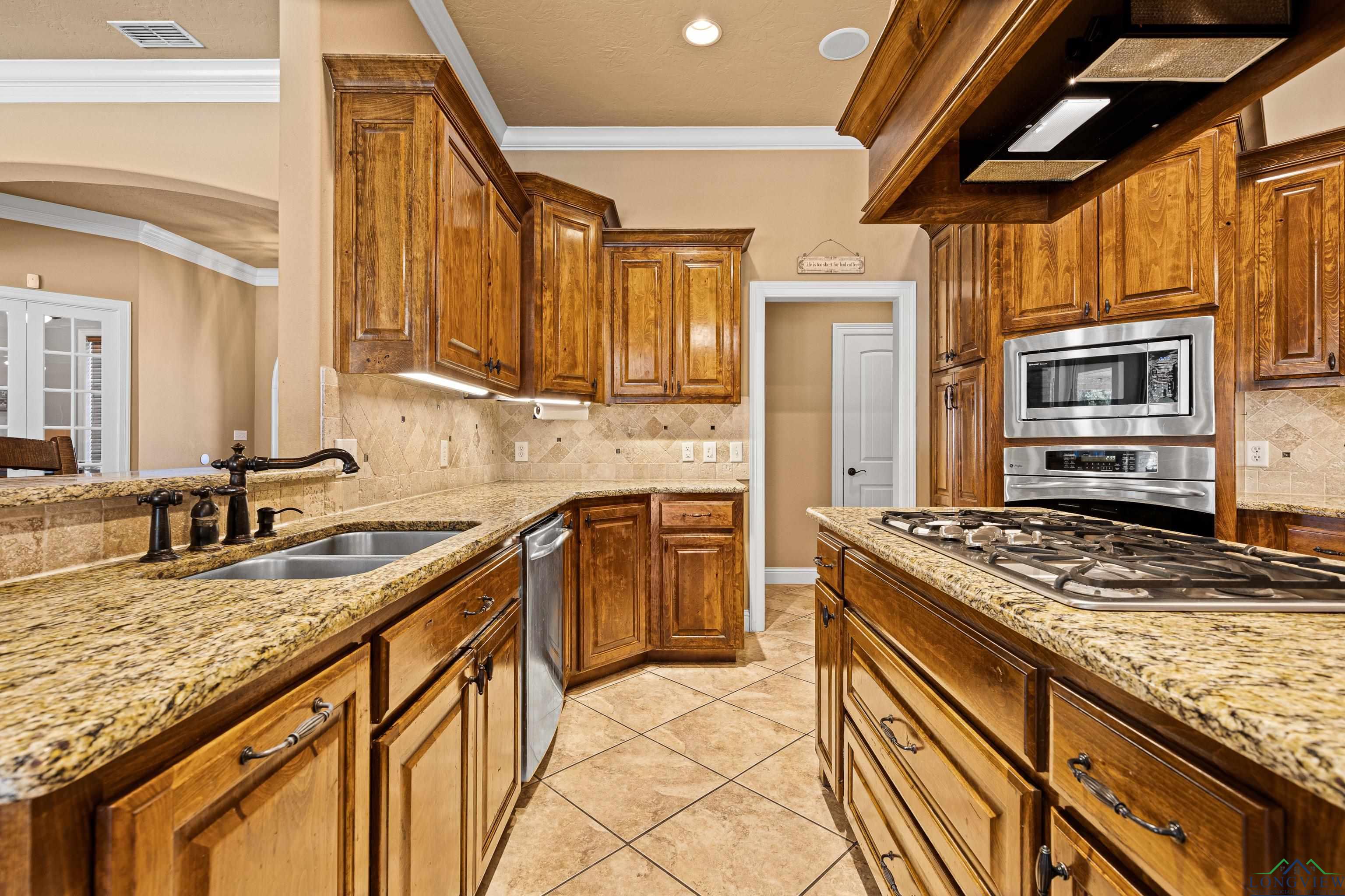 230 Ashbriar Ln, Longview, Texas image 24