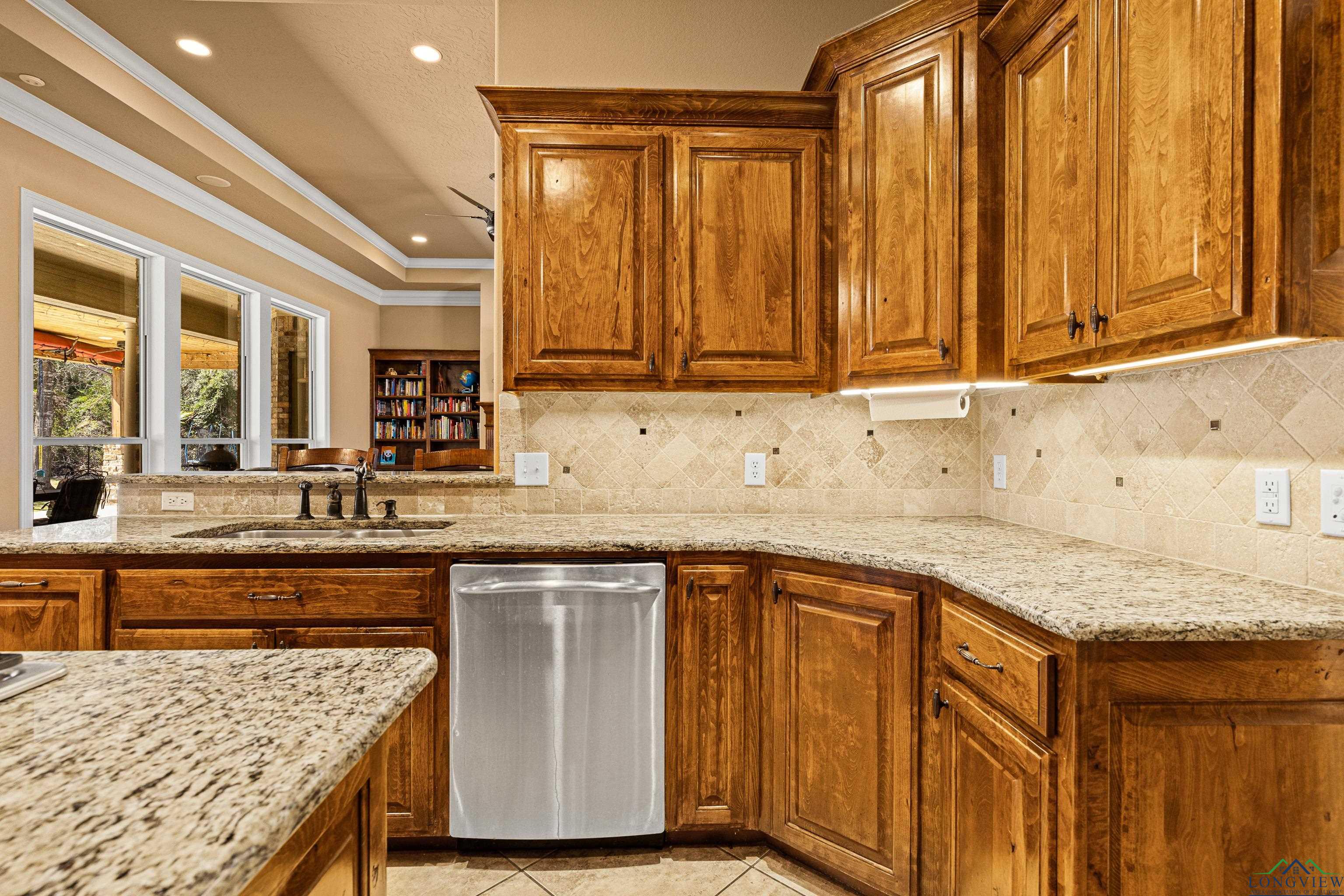 230 Ashbriar Ln, Longview, Texas image 22