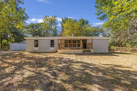 Homes For Sale - 11906 Lakeway Drive<br/> Tyler, TX 75704