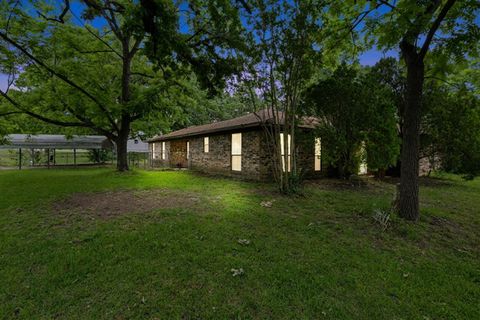 Homes For Sale - 410 Flenniken St<br/> Gladewater, TX 75647