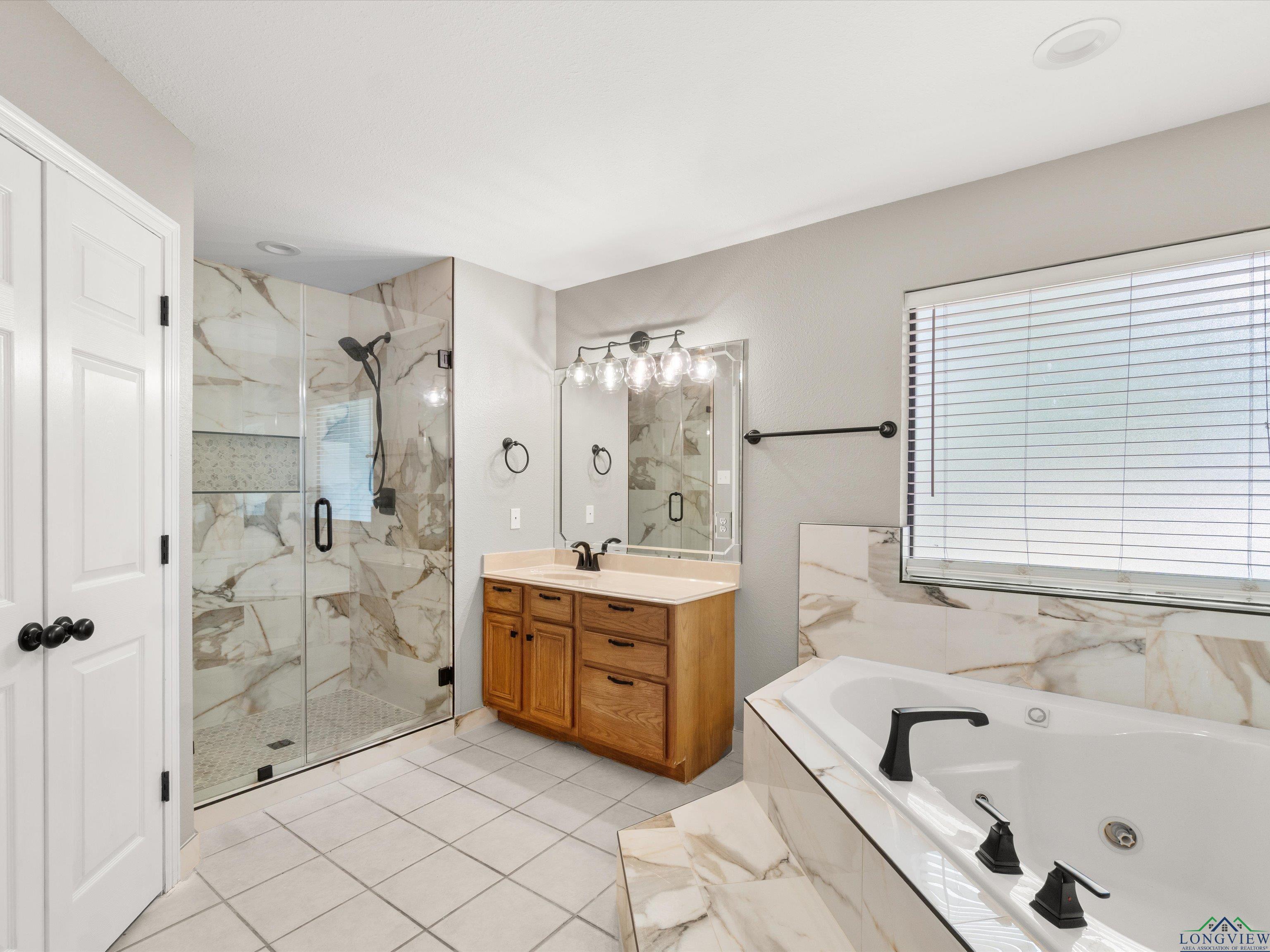 2015 W Lake Dr, Gladewater, Texas image 19