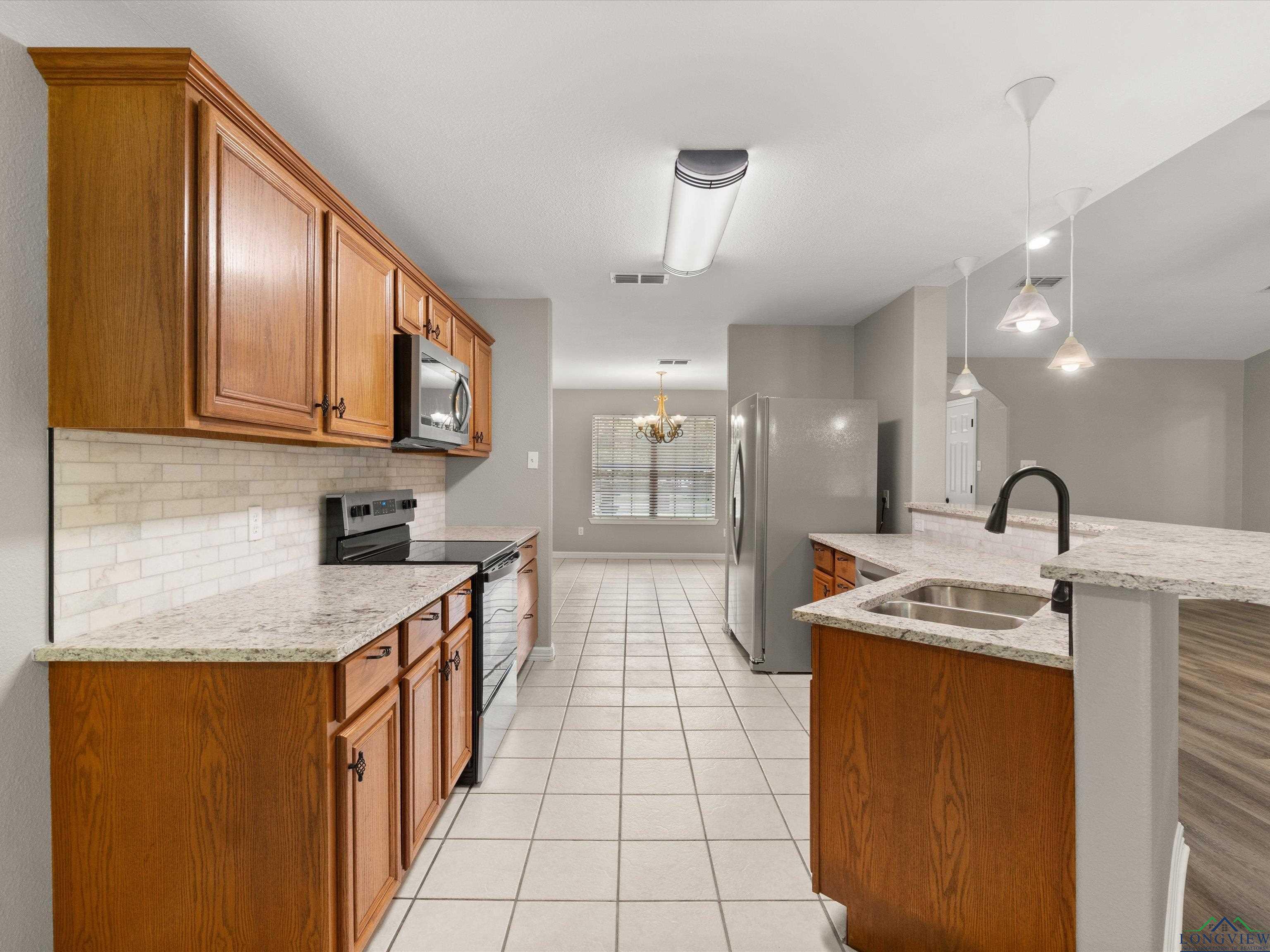 2015 W Lake Dr, Gladewater, Texas image 5