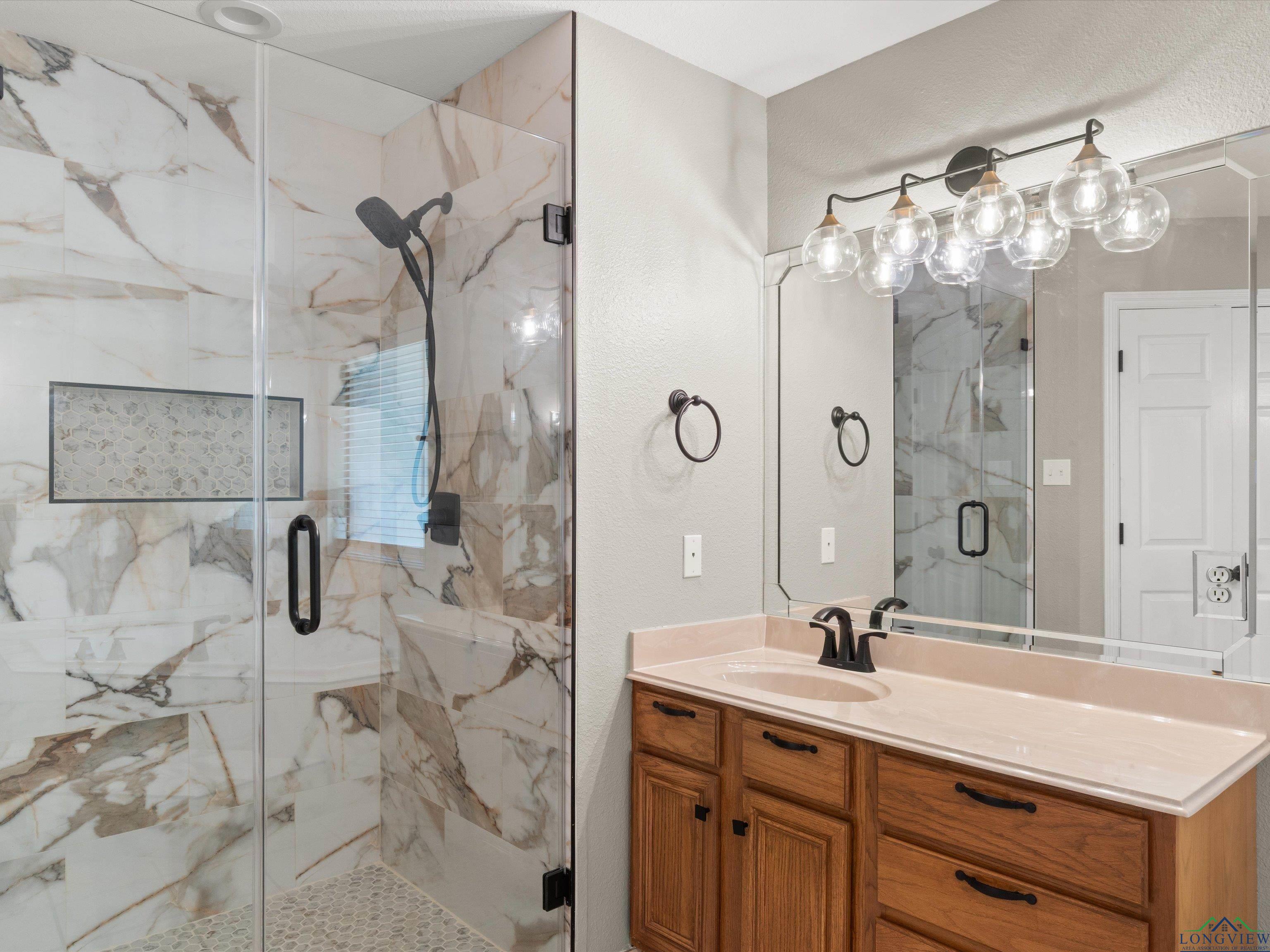 2015 W Lake Dr, Gladewater, Texas image 18