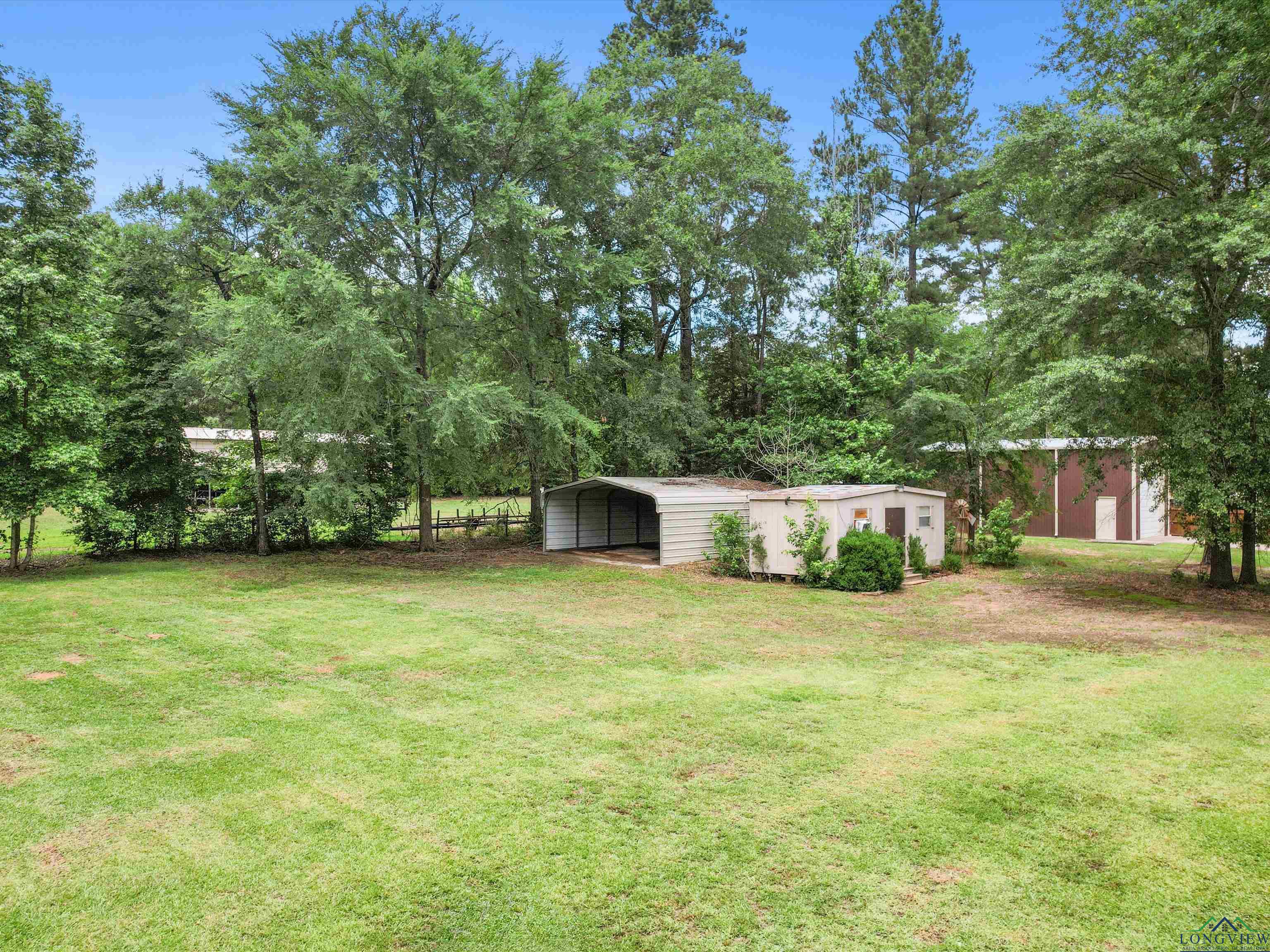 2015 W Lake Dr, Gladewater, Texas image 24