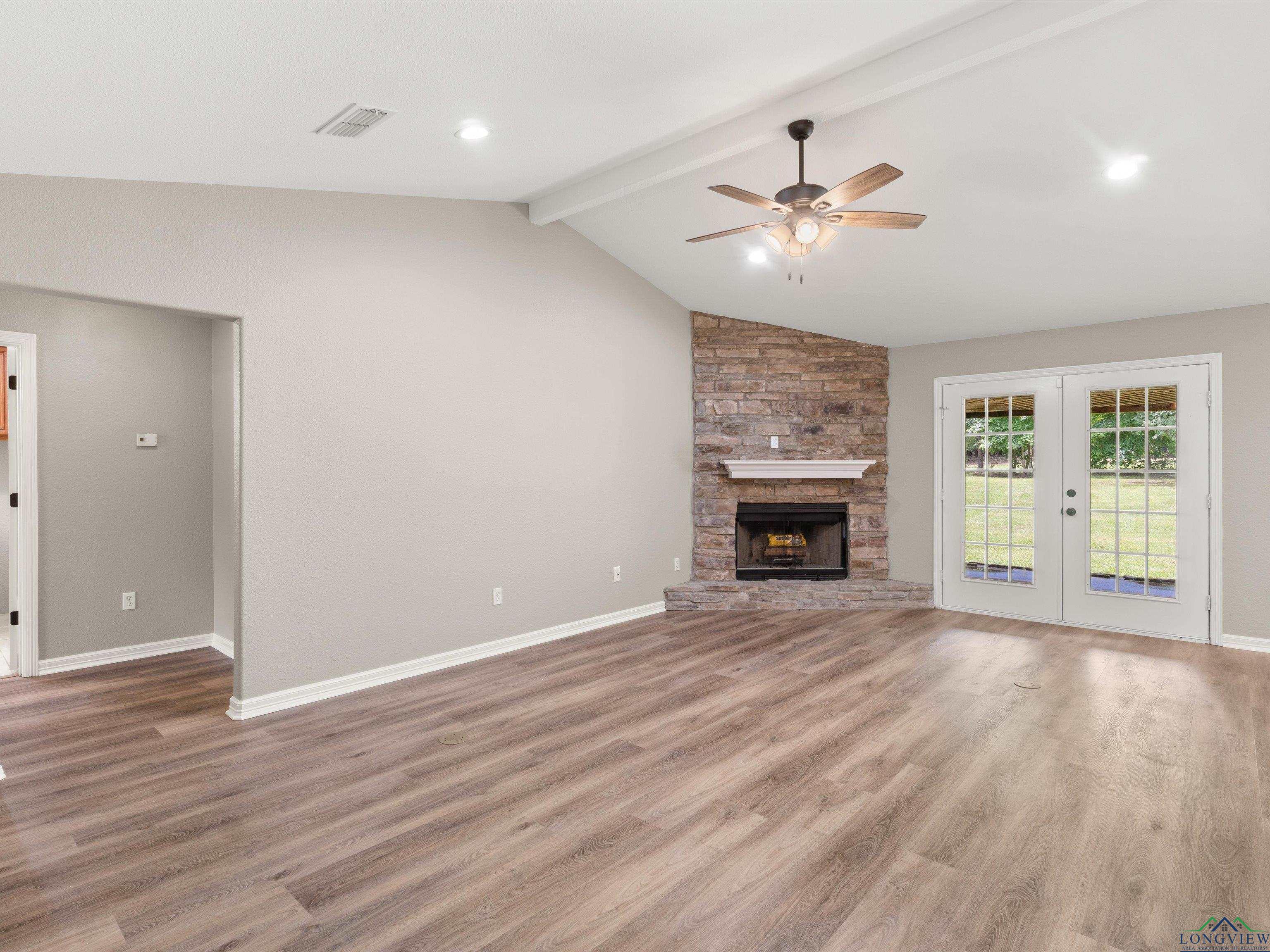 2015 W Lake Dr, Gladewater, Texas image 10