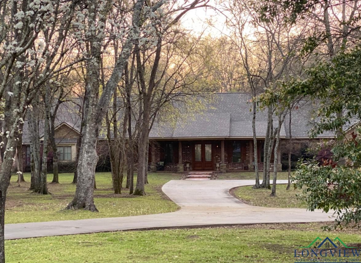 326 Cottonwood Spur, Carthage, Texas image 4