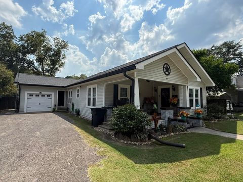 Homes For Sale - 617 W Scott Street<br/> Upshur County, Gilmer, TX 75644