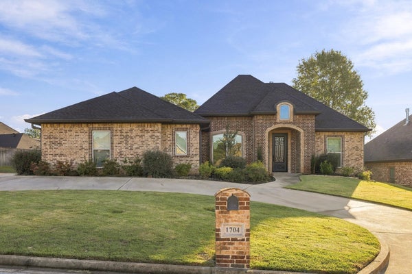 1704 RIVIERA DR, LONGVIEW, TX 75605 - Image 7dd66cec29f3cadccdeea9059d689eec/1138755422