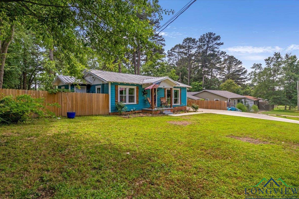 105 Brooksy St, Gilmer, Texas image 3